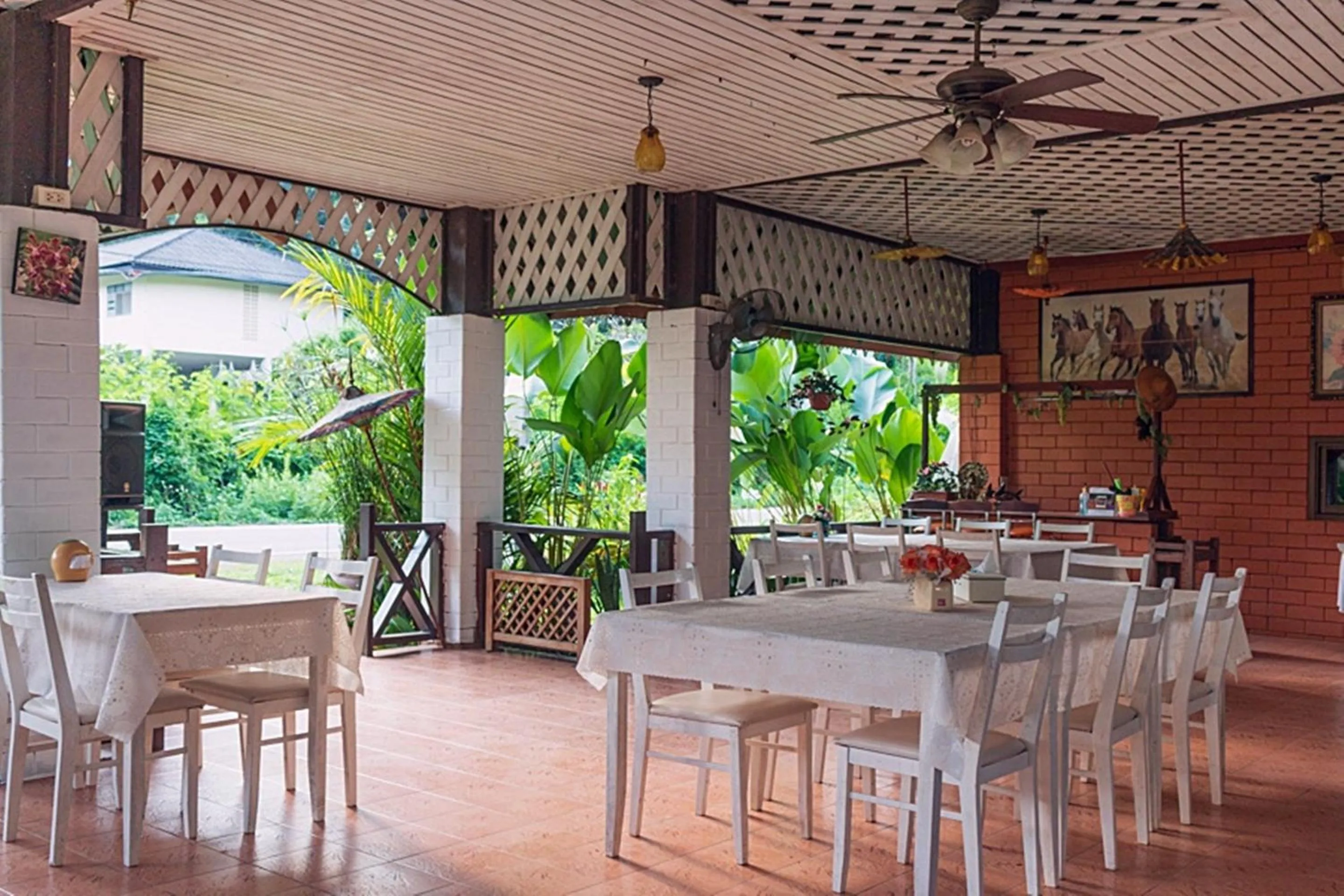 Dining area in Banviewnam Camping & Resort