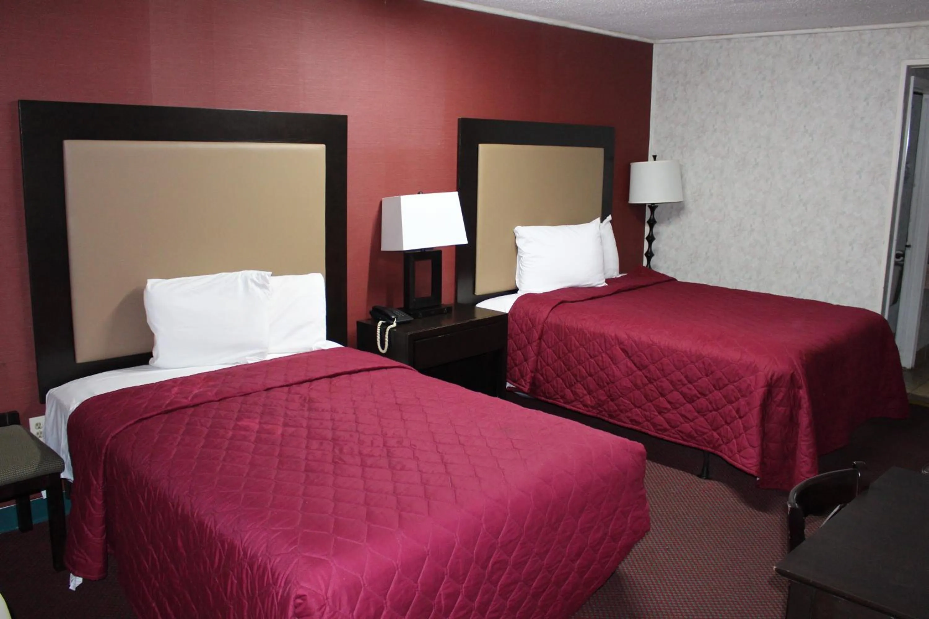 Bed in Budgetel Inn & Suites Atlantic City