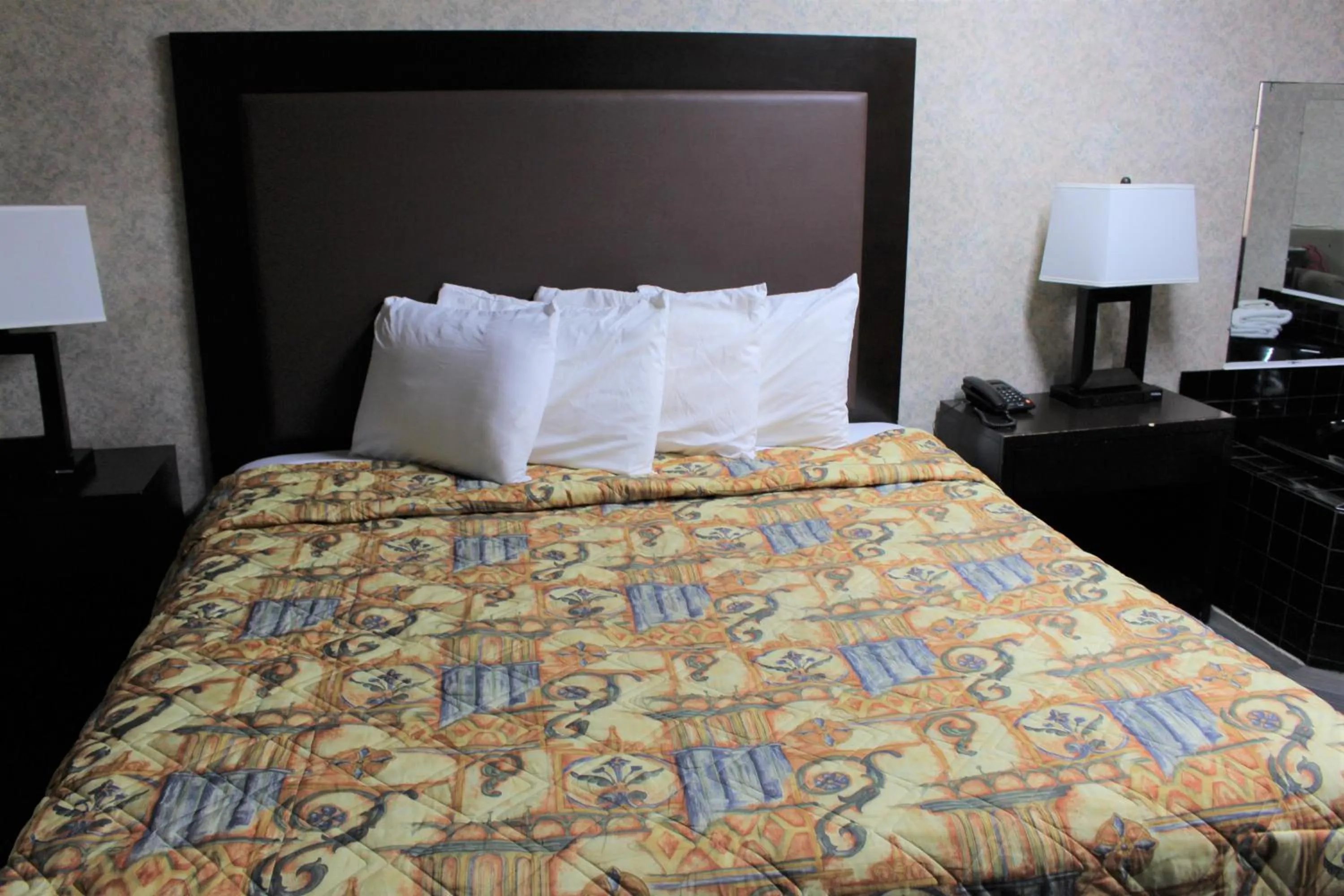 Bed in Budgetel Inn & Suites Atlantic City