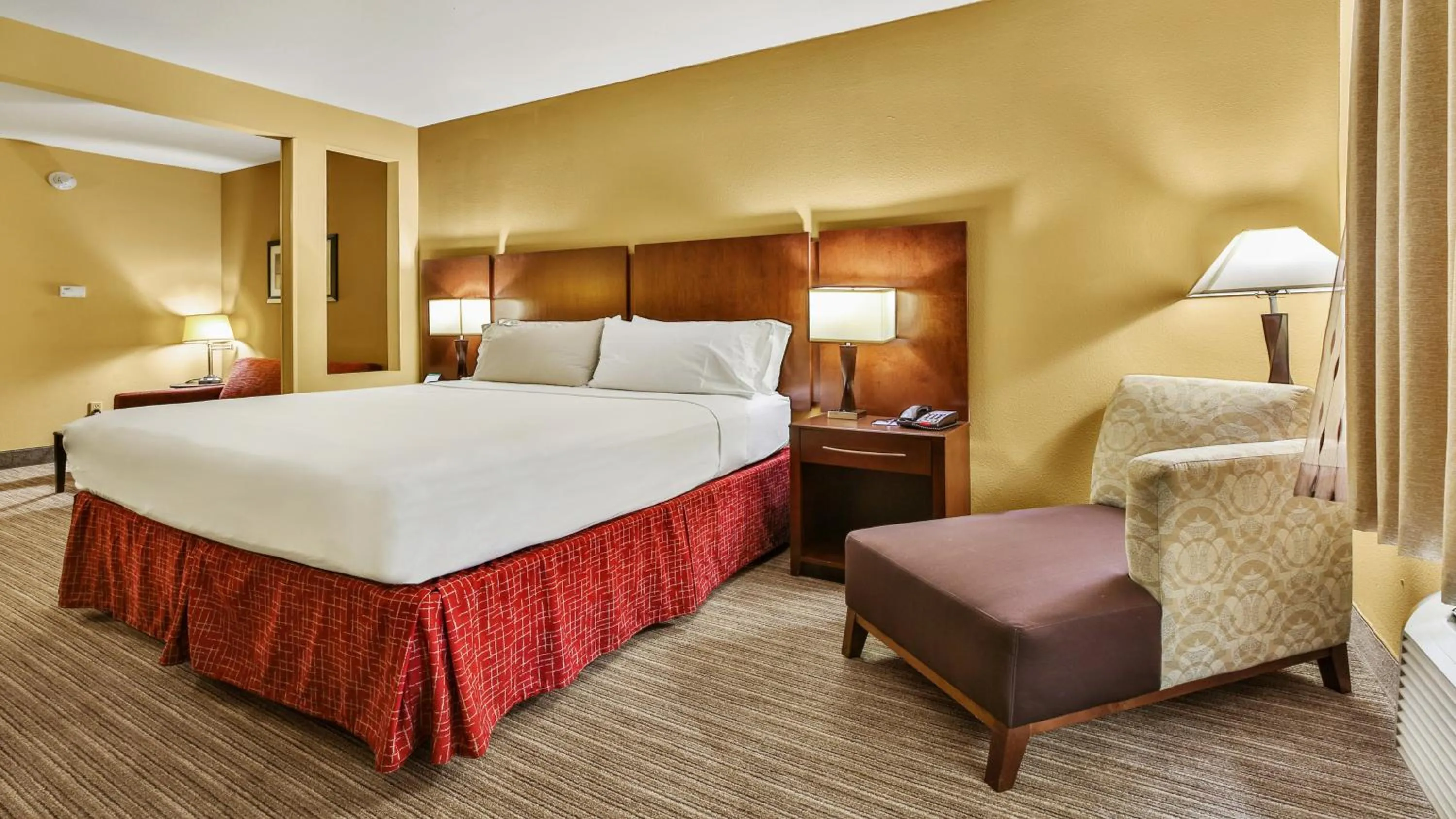 Bed in Holiday Inn Express & Suites Houston South - Near Pearland by IHG