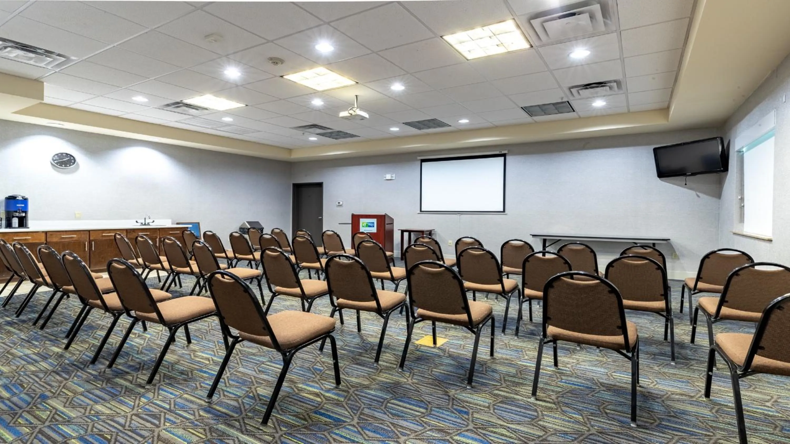 Meeting/conference room in Holiday Inn Express & Suites Houston South - Near Pearland by IHG