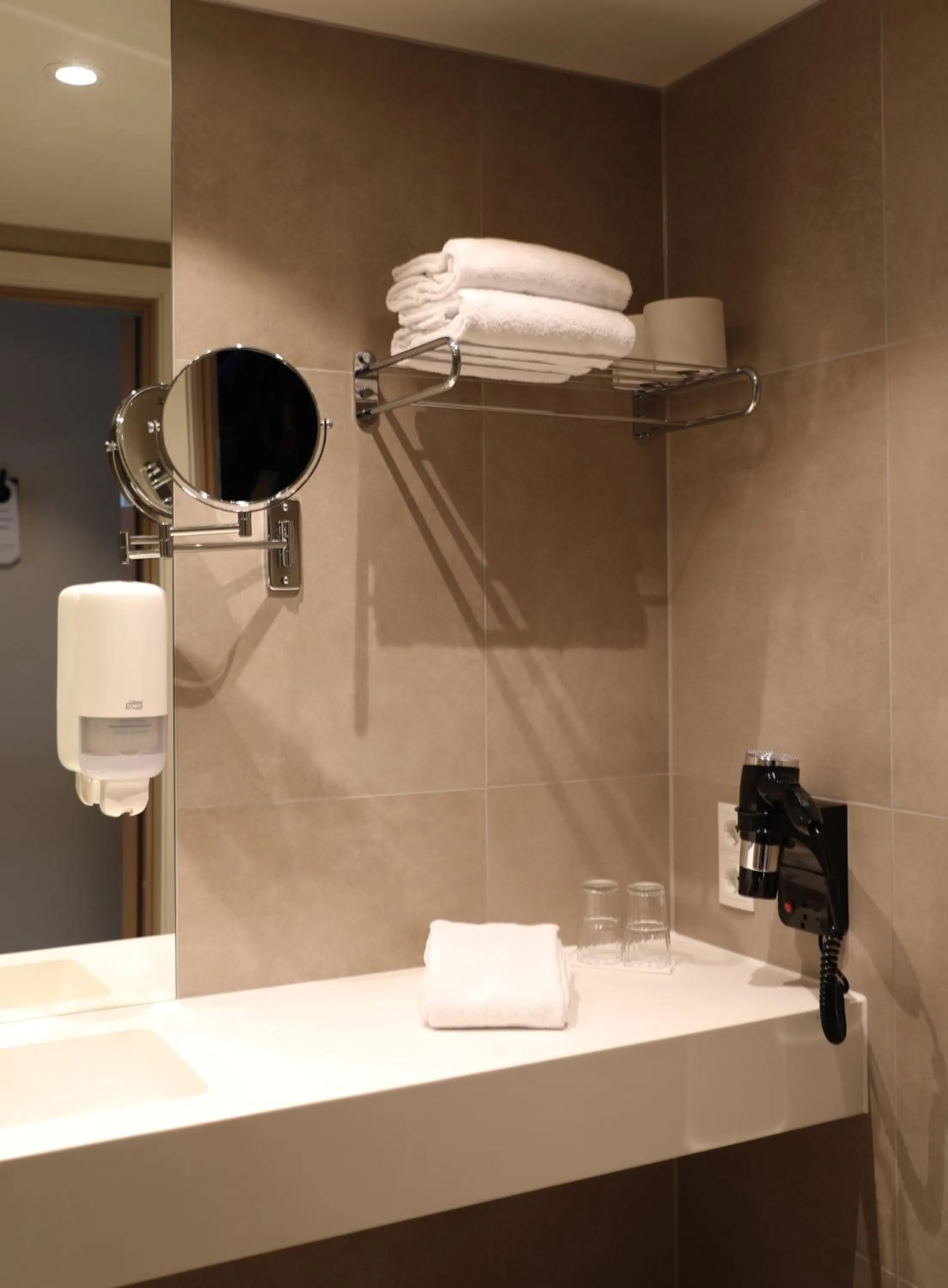 Bathroom in Ørland Kysthotell