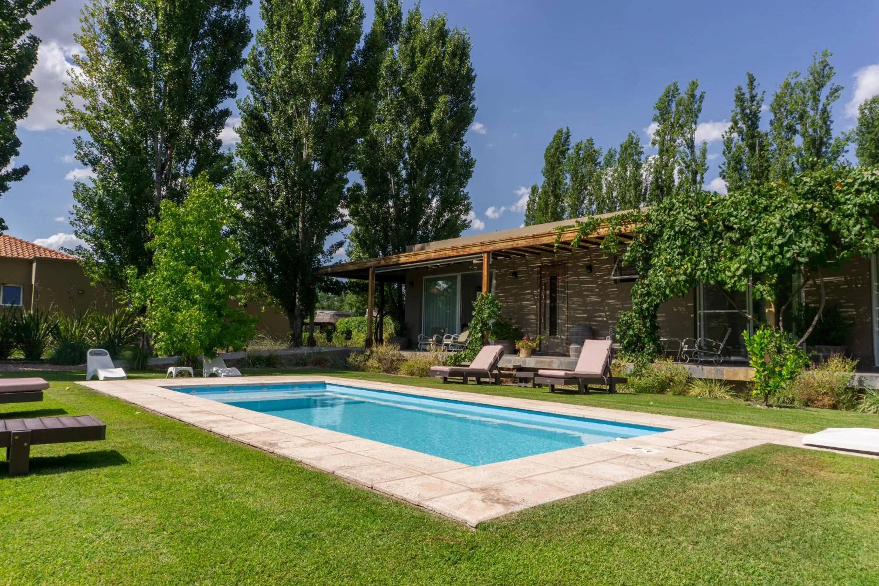 Swimming pool in Villa Mansa