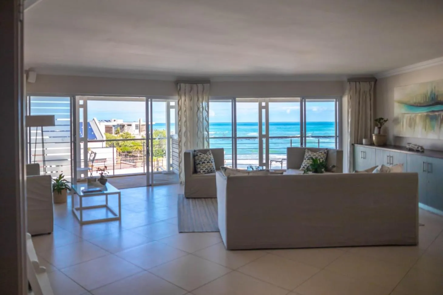 Communal lounge/ TV room in The Sir David Boutique Guest House