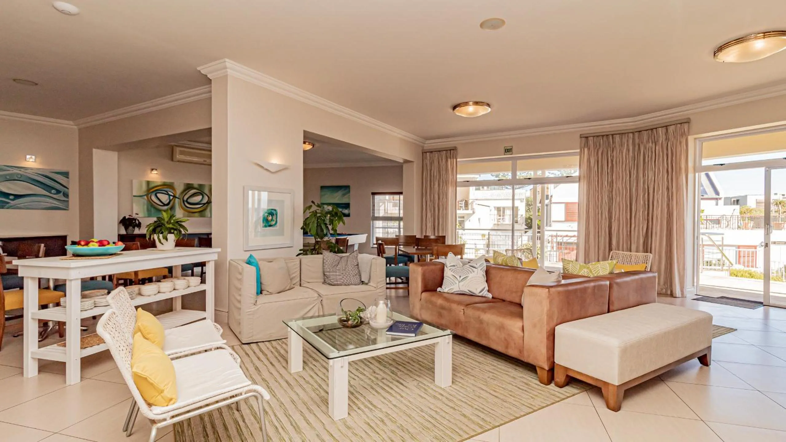 Communal lounge/ TV room in The Sir David Boutique Guest House