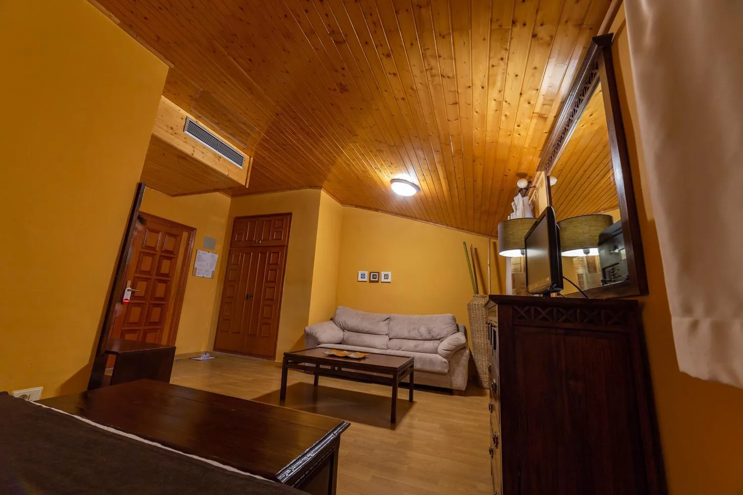 Photo of the whole room, Bed in Hotel de Montaña Rubielos