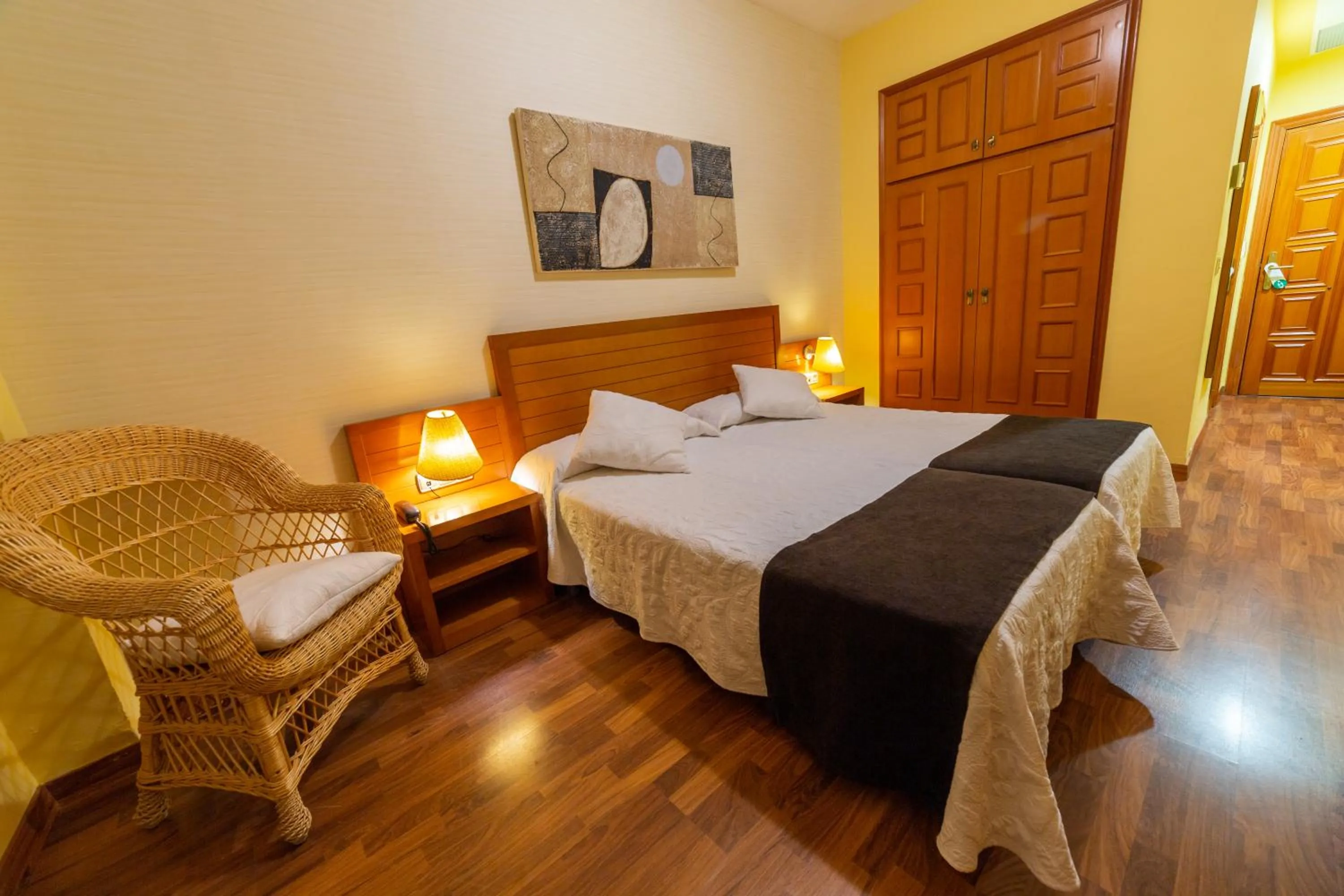 Photo of the whole room, Bed in Hotel de Montaña Rubielos