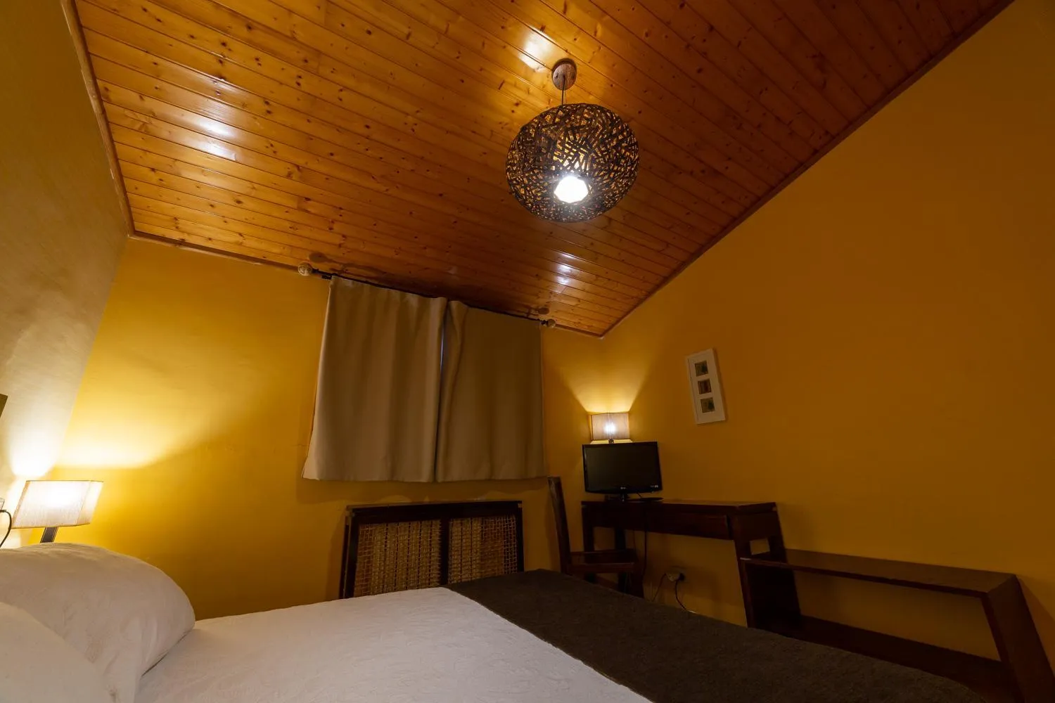 Photo of the whole room, Bed in Hotel de Montaña Rubielos