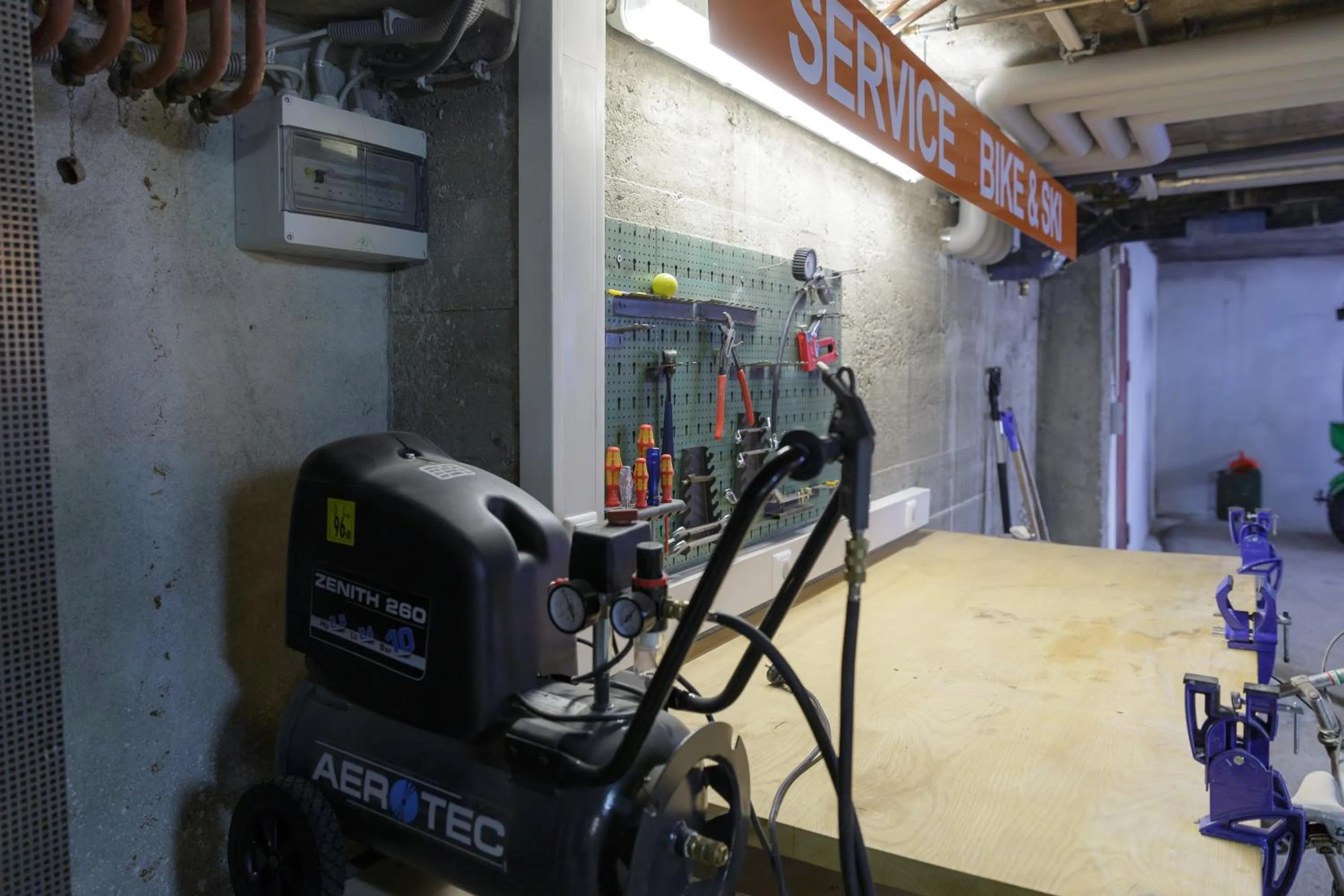 Skiing in Hotel Bergland