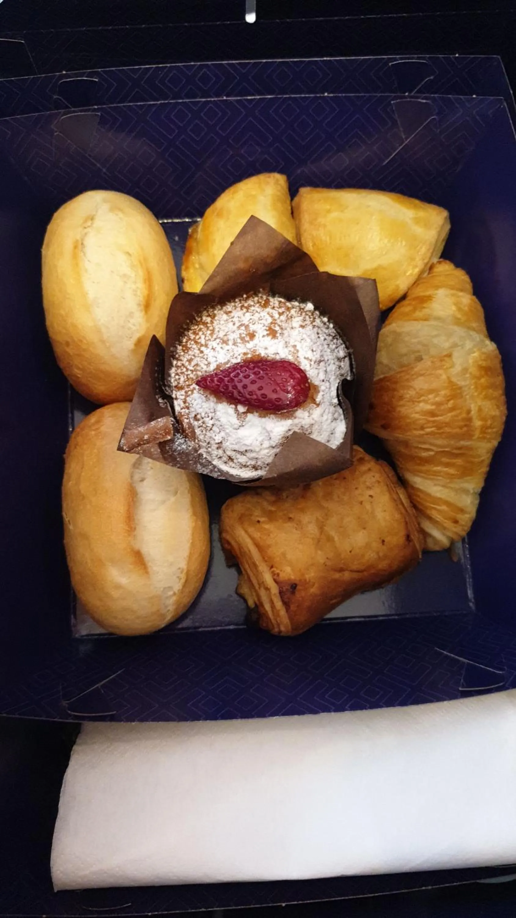 Food and drinks in White Bottle Superior Apartments