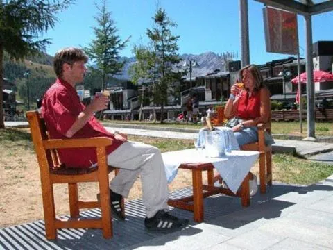 People in Il Fraitevino hotel bed & breakfast