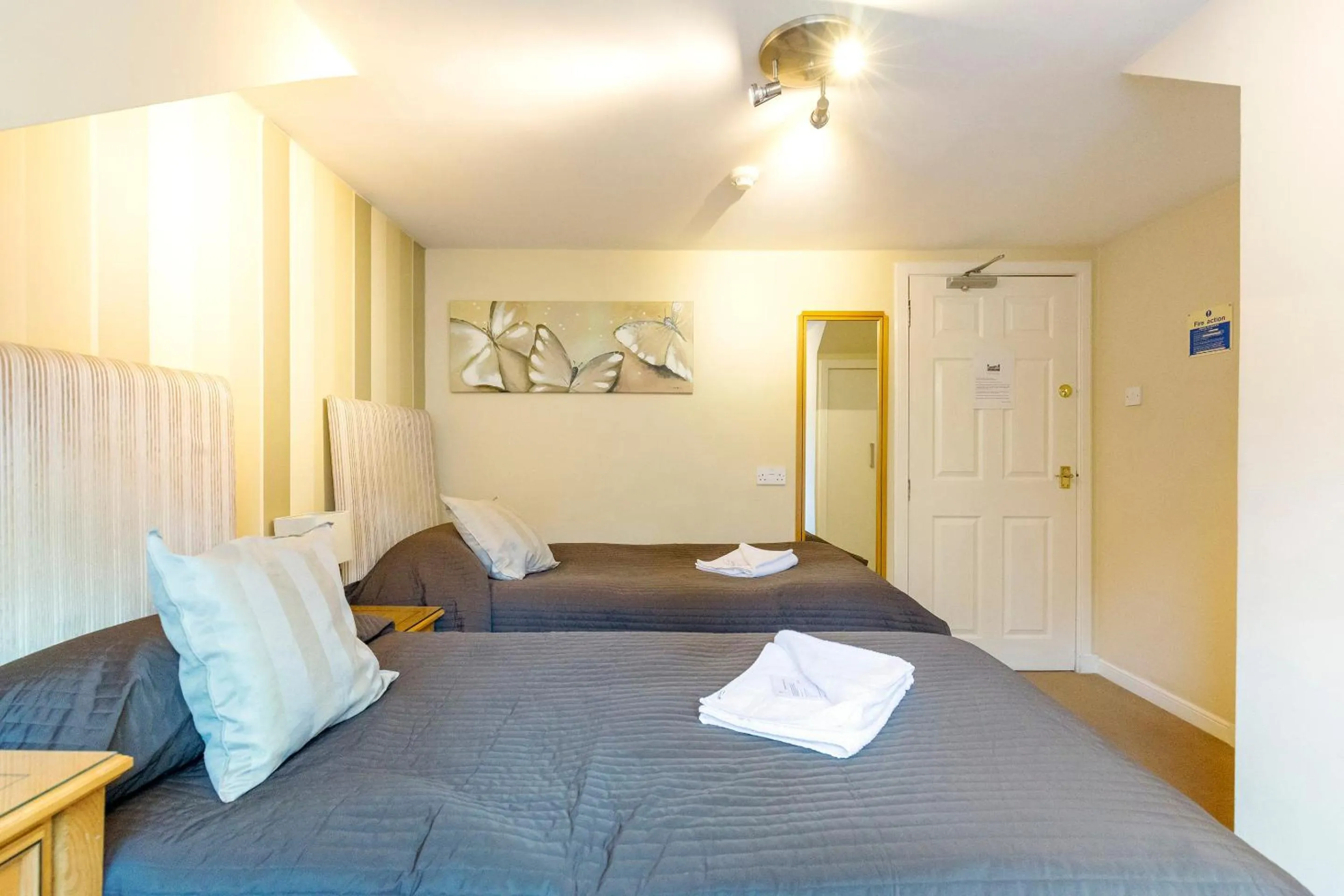 Bedroom, Bed in Arden Guest House, Craigmillar Castle Edinburgh