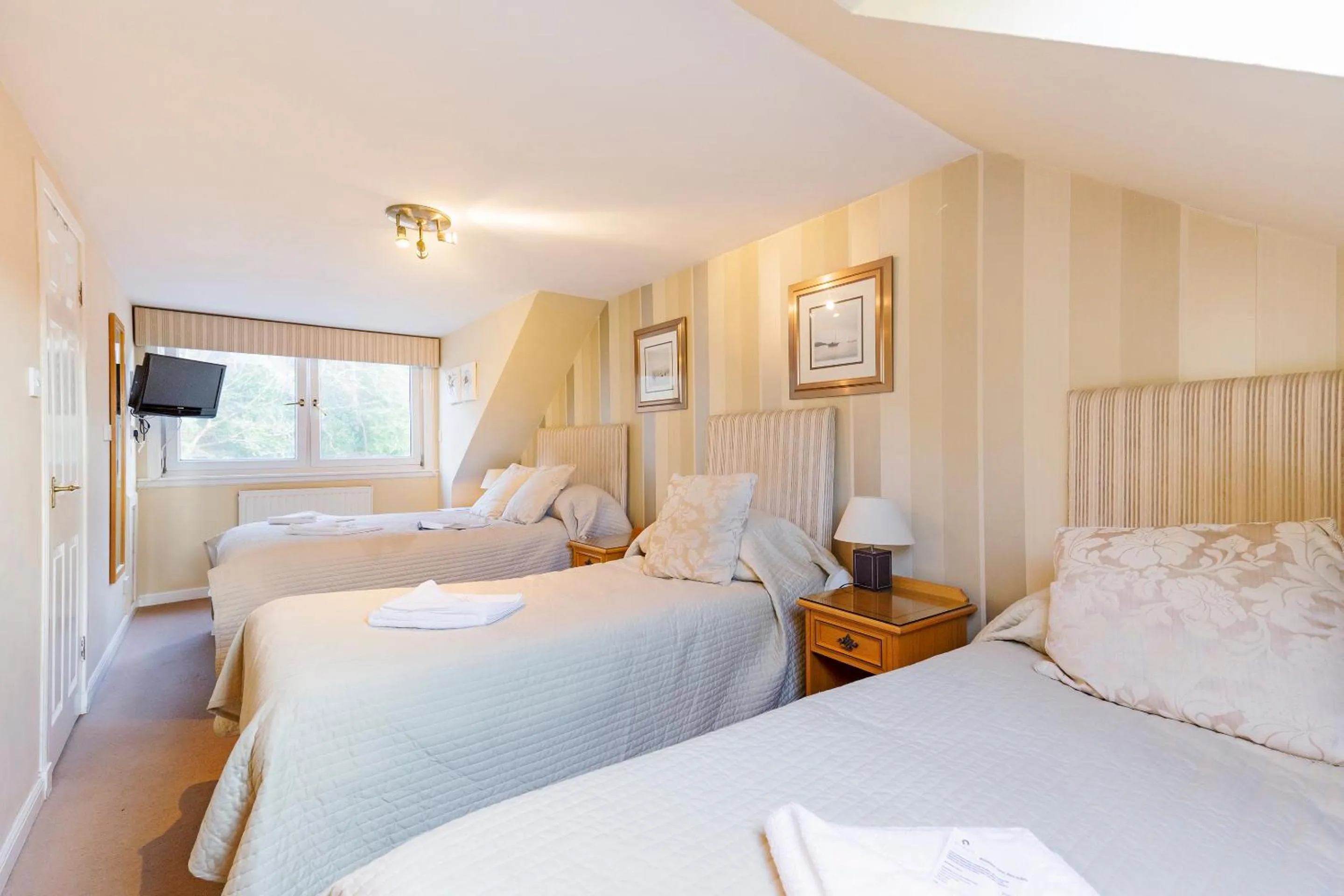 Bedroom, Bed in Arden Guest House, Craigmillar Castle Edinburgh