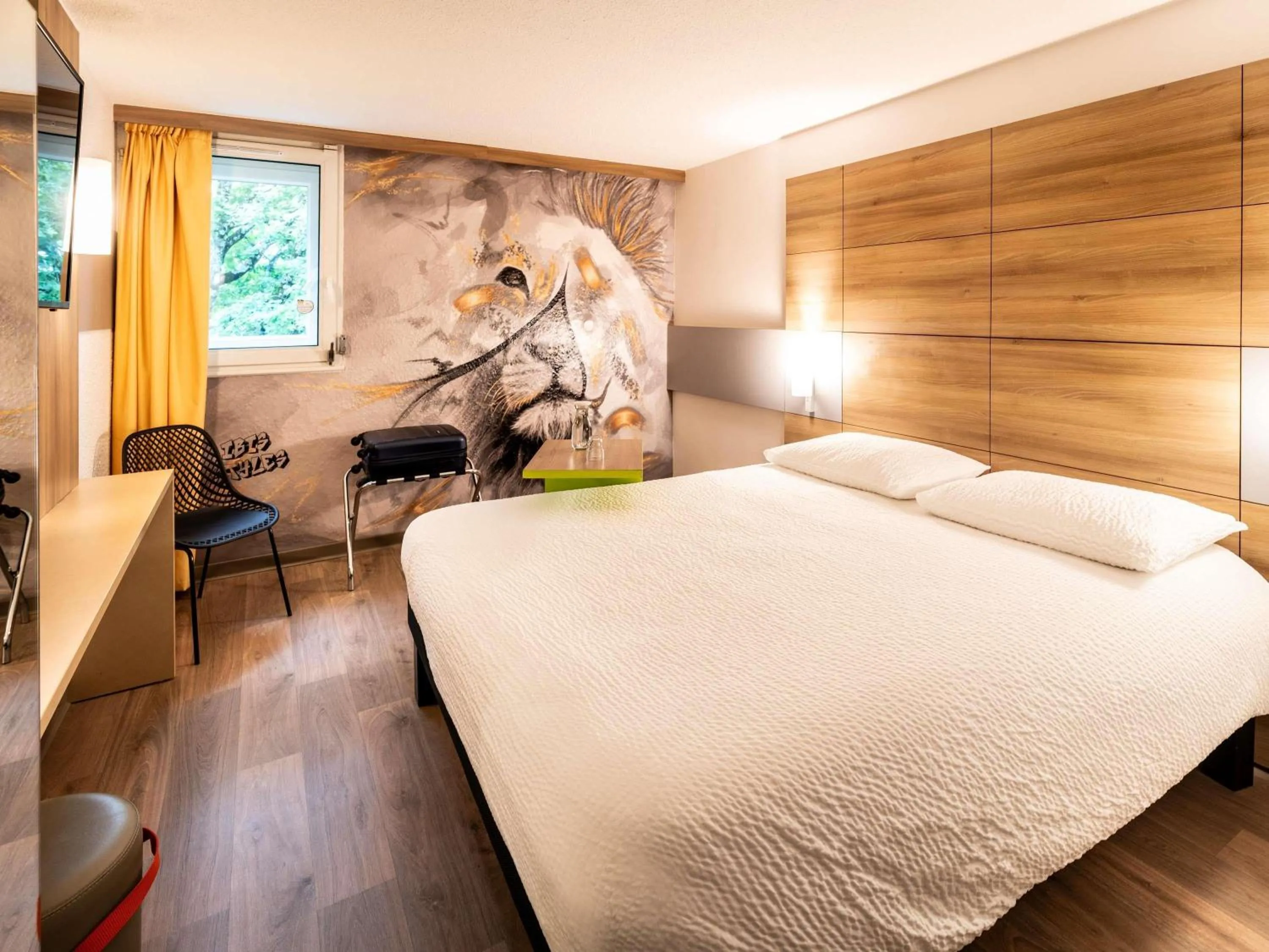 Bedroom, Bed in ibis Styles Brive Ouest