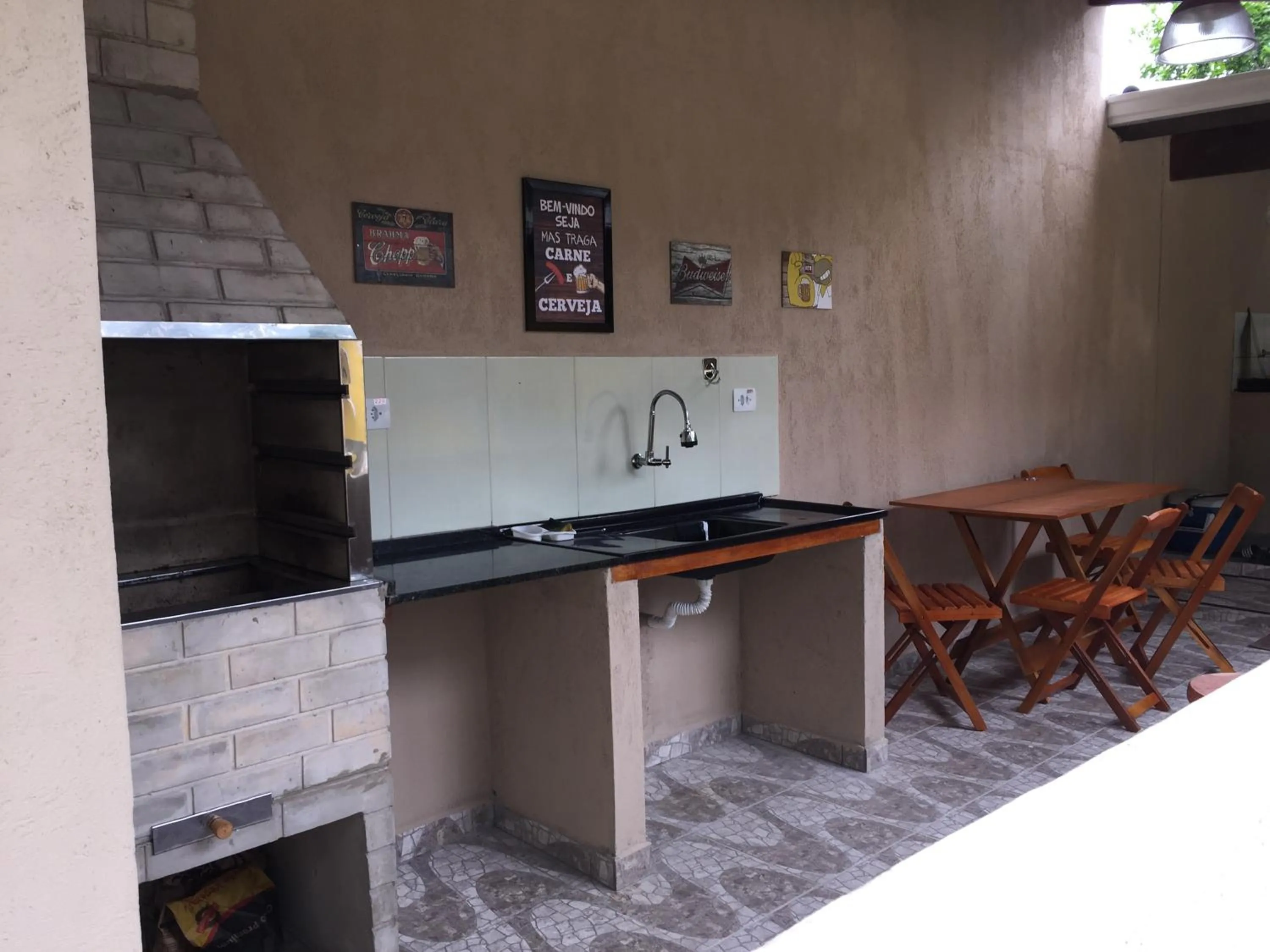 BBQ facilities in Casa em frente à praia Boracéia