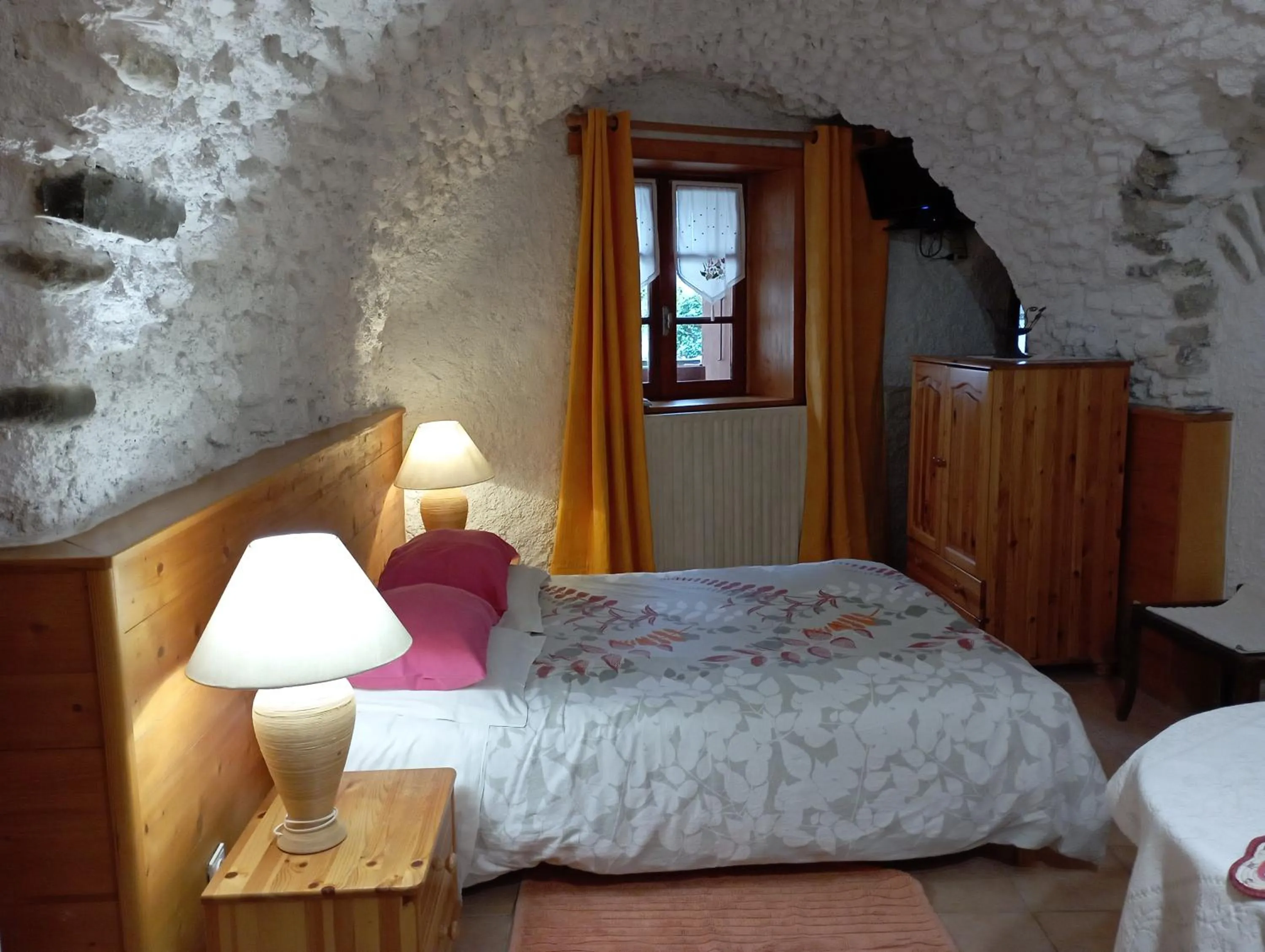 Photo of the whole room, Bed in Apartments Moulin du Martinet - Chambre d'hôte