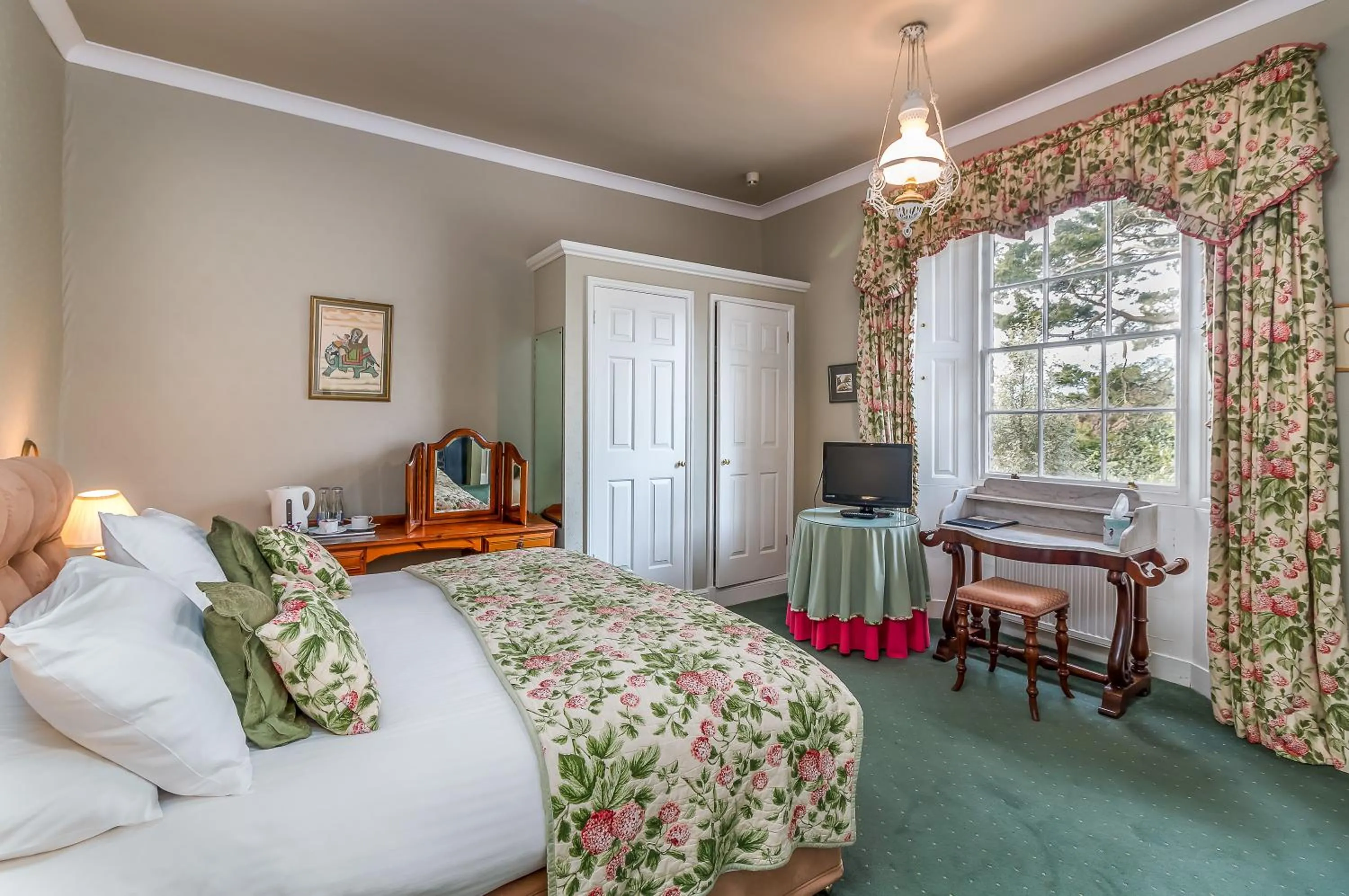 The Lynch Country House