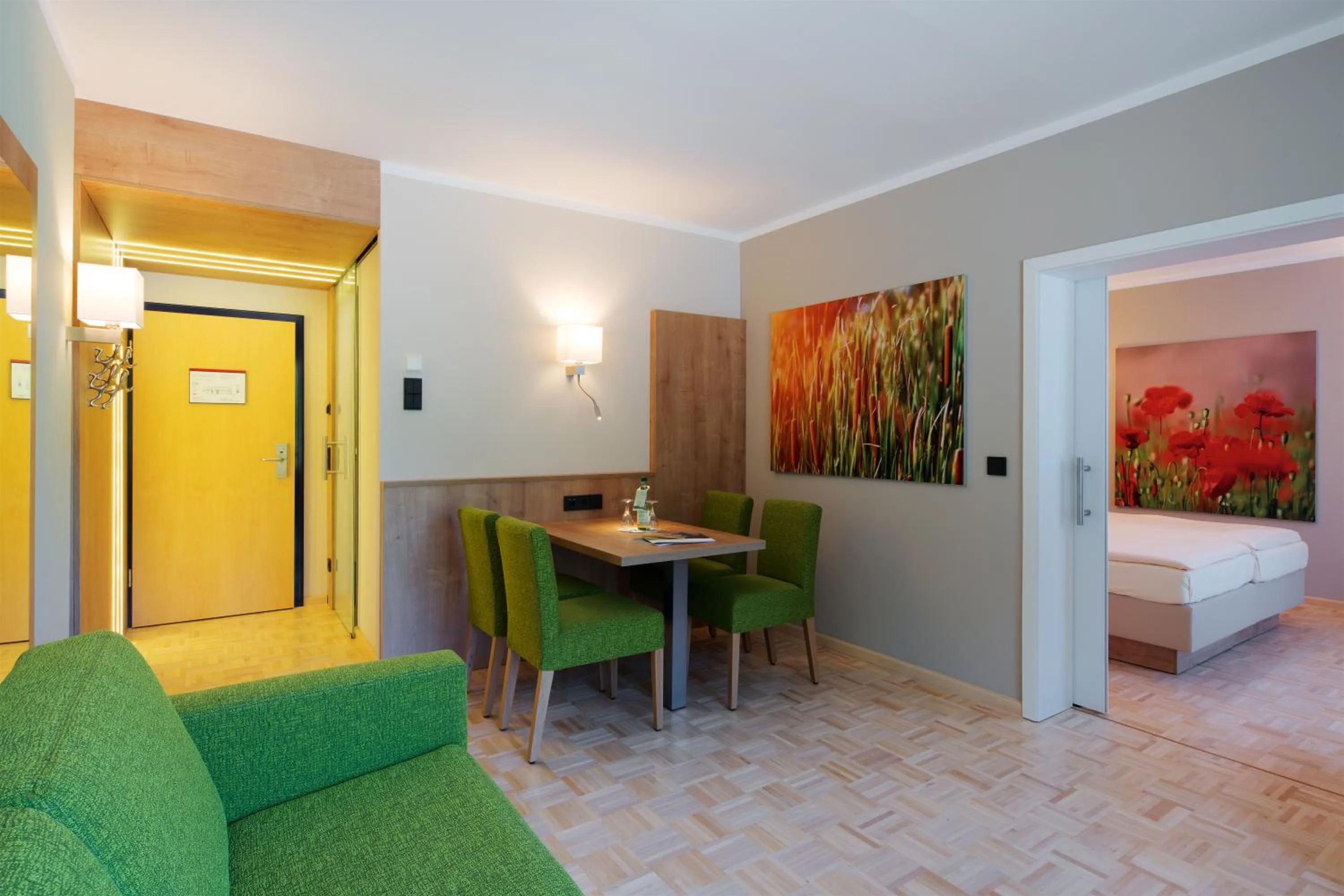 Living room, Bed in Bio-Seehotel Zeulenroda