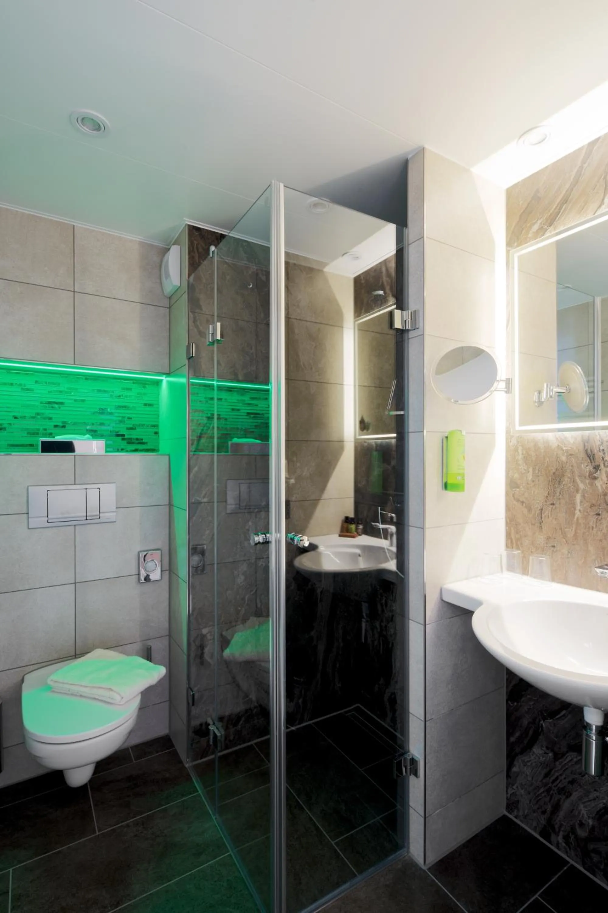 Shower in Bio-Seehotel Zeulenroda