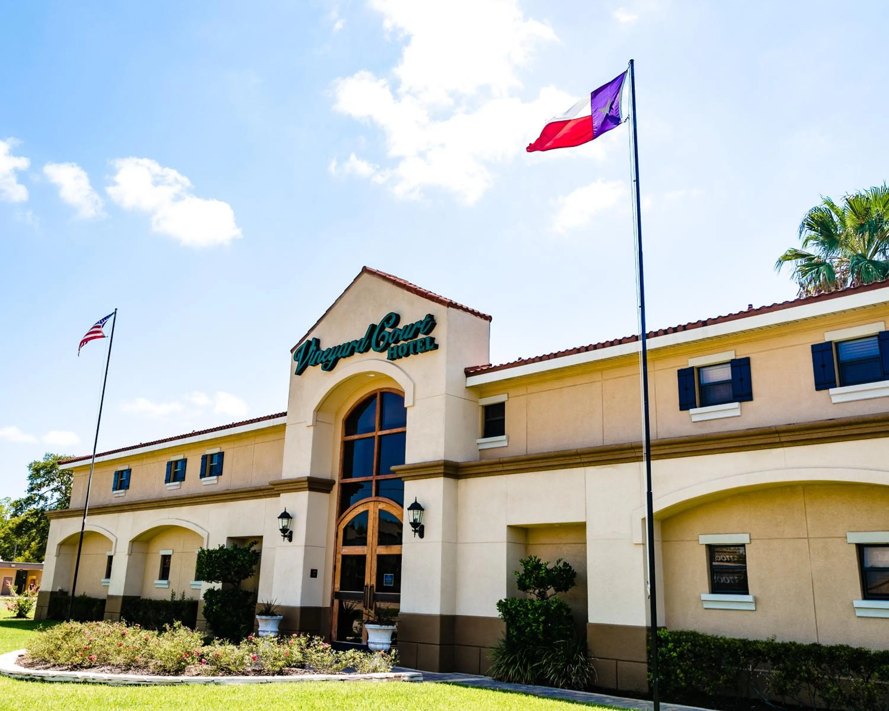 Property building in Vineyard Court Designer Suites Hotel