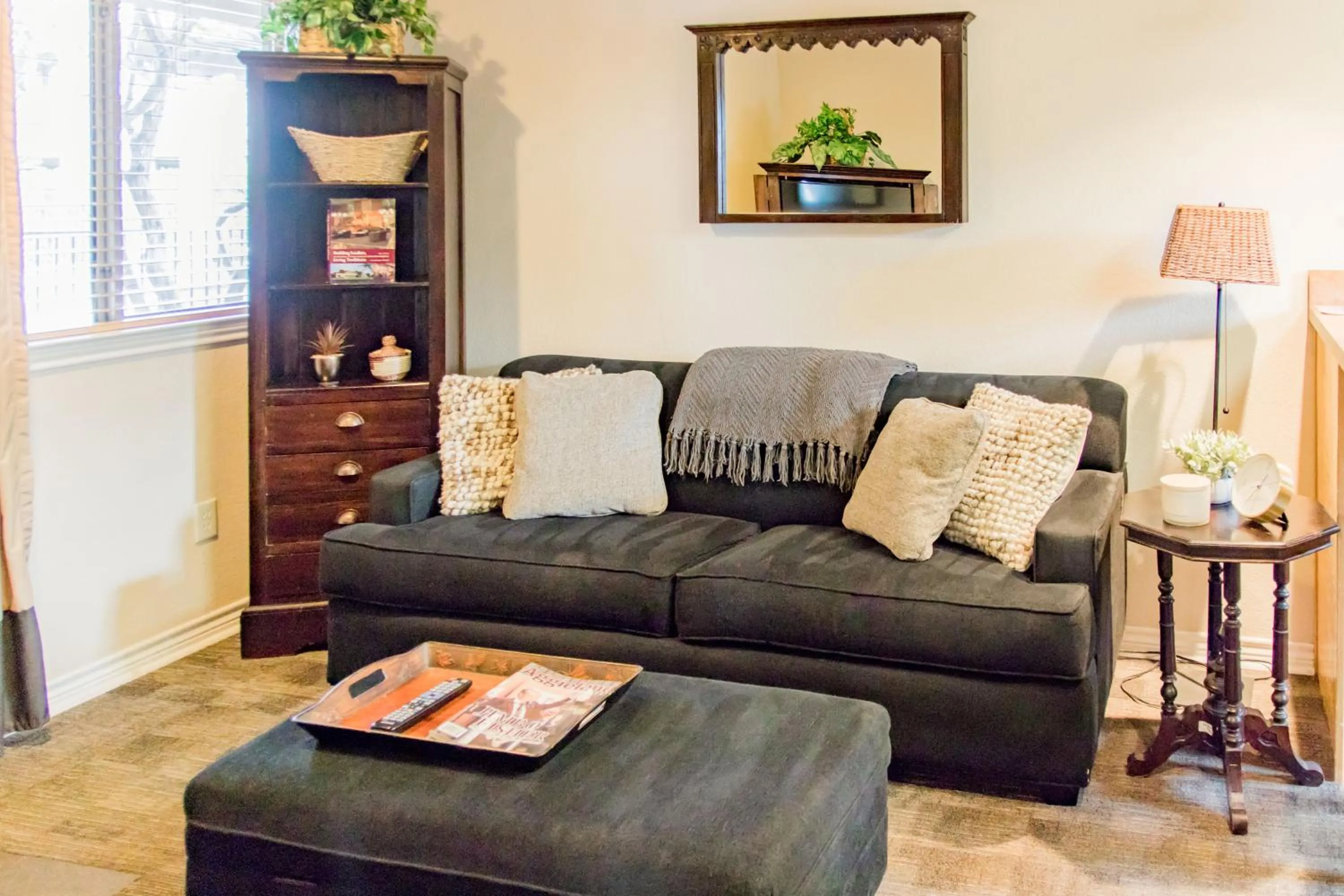 Living room in Vineyard Court Designer Suites Hotel