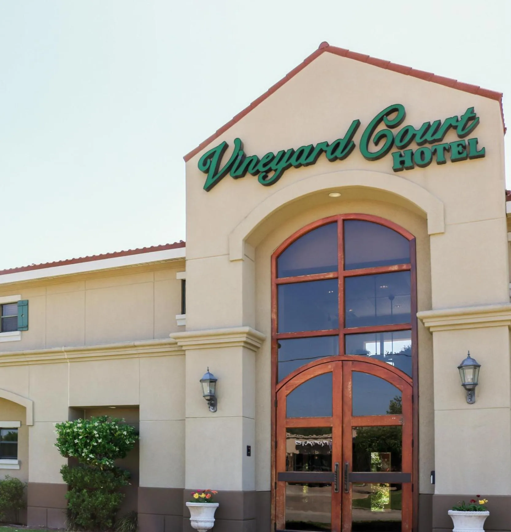 Facade/entrance in Vineyard Court Designer Suites Hotel