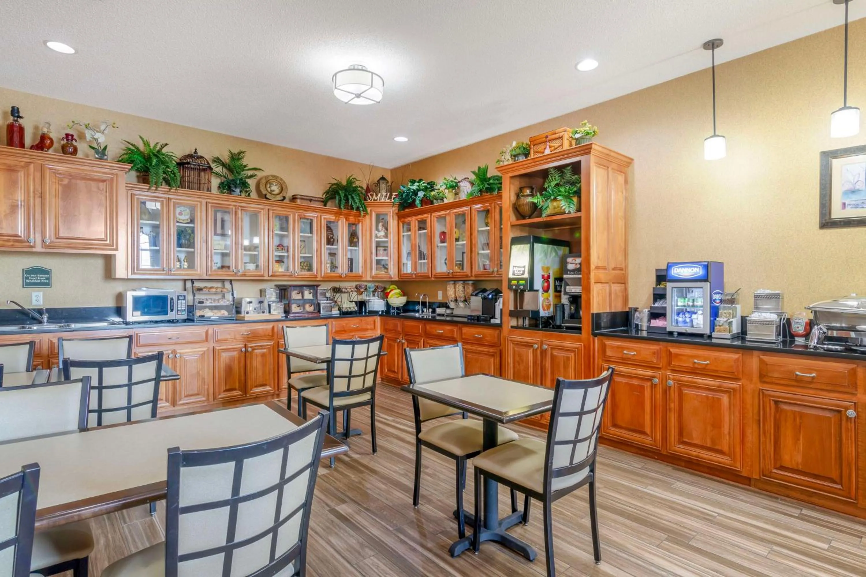 Breakfast in Best Western Plus Bradbury Inn and Suites