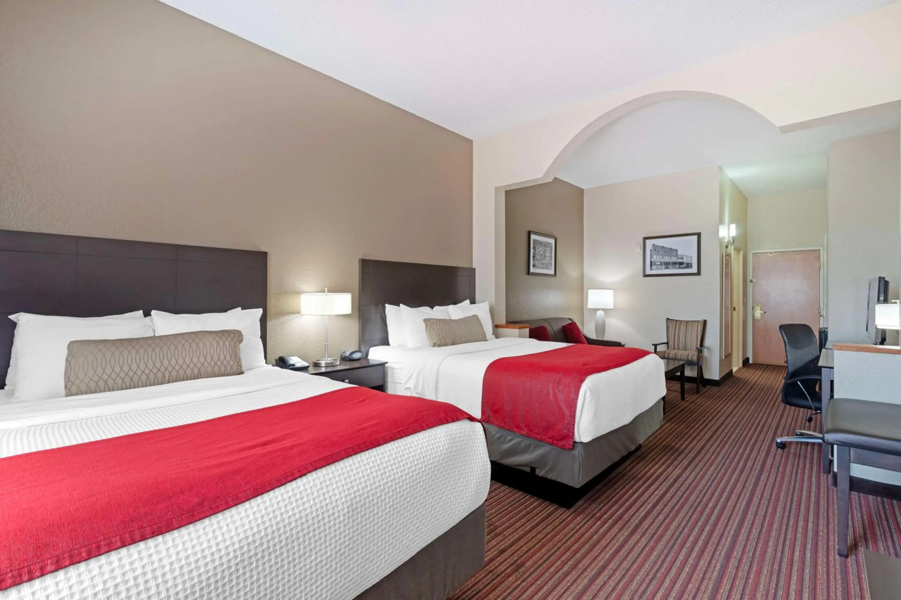 Bedroom, Bed in Best Western Plus Bradbury Inn and Suites