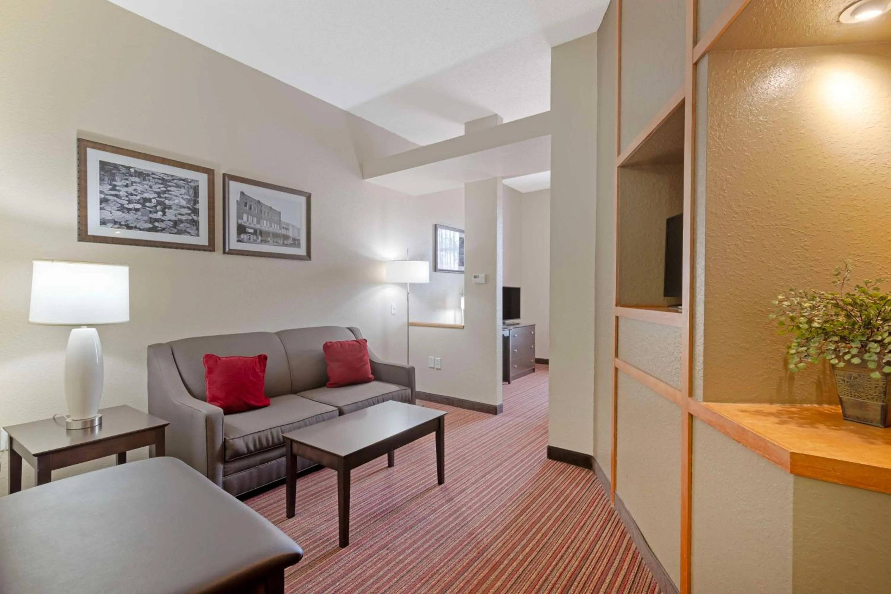 Bedroom in Best Western Plus Bradbury Inn and Suites