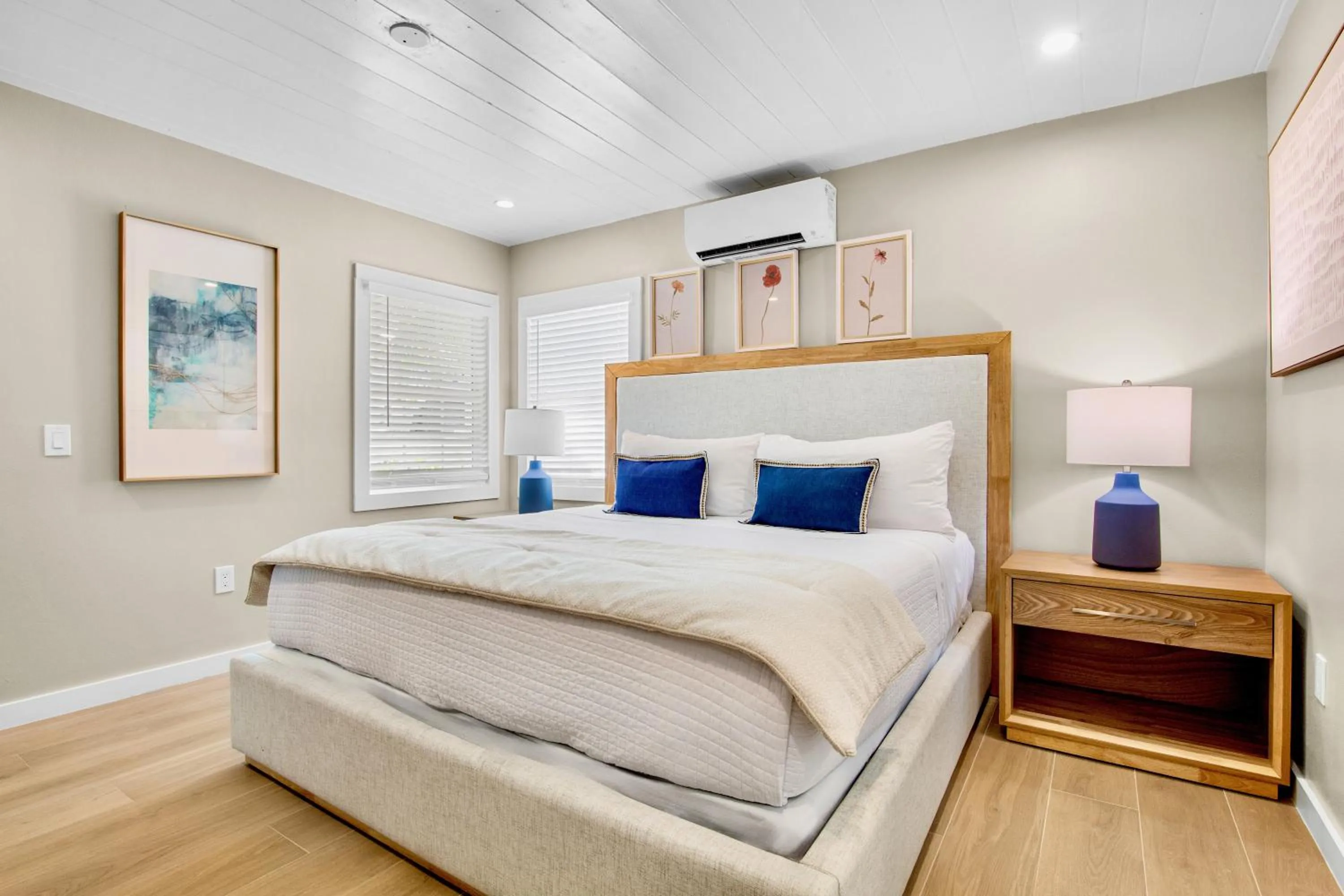 Bed in Haley's at Anna Maria Island Inn