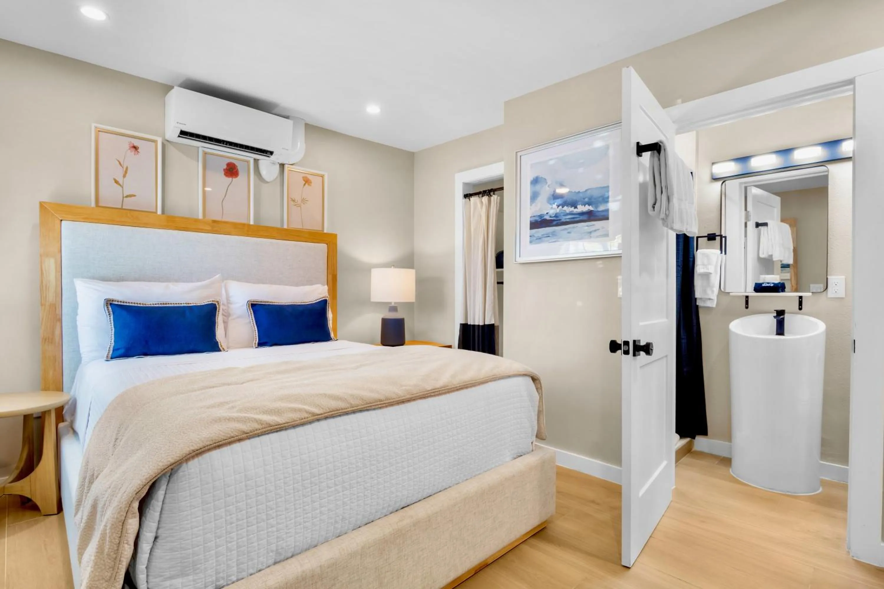 Bed in Haley's at Anna Maria Island Inn