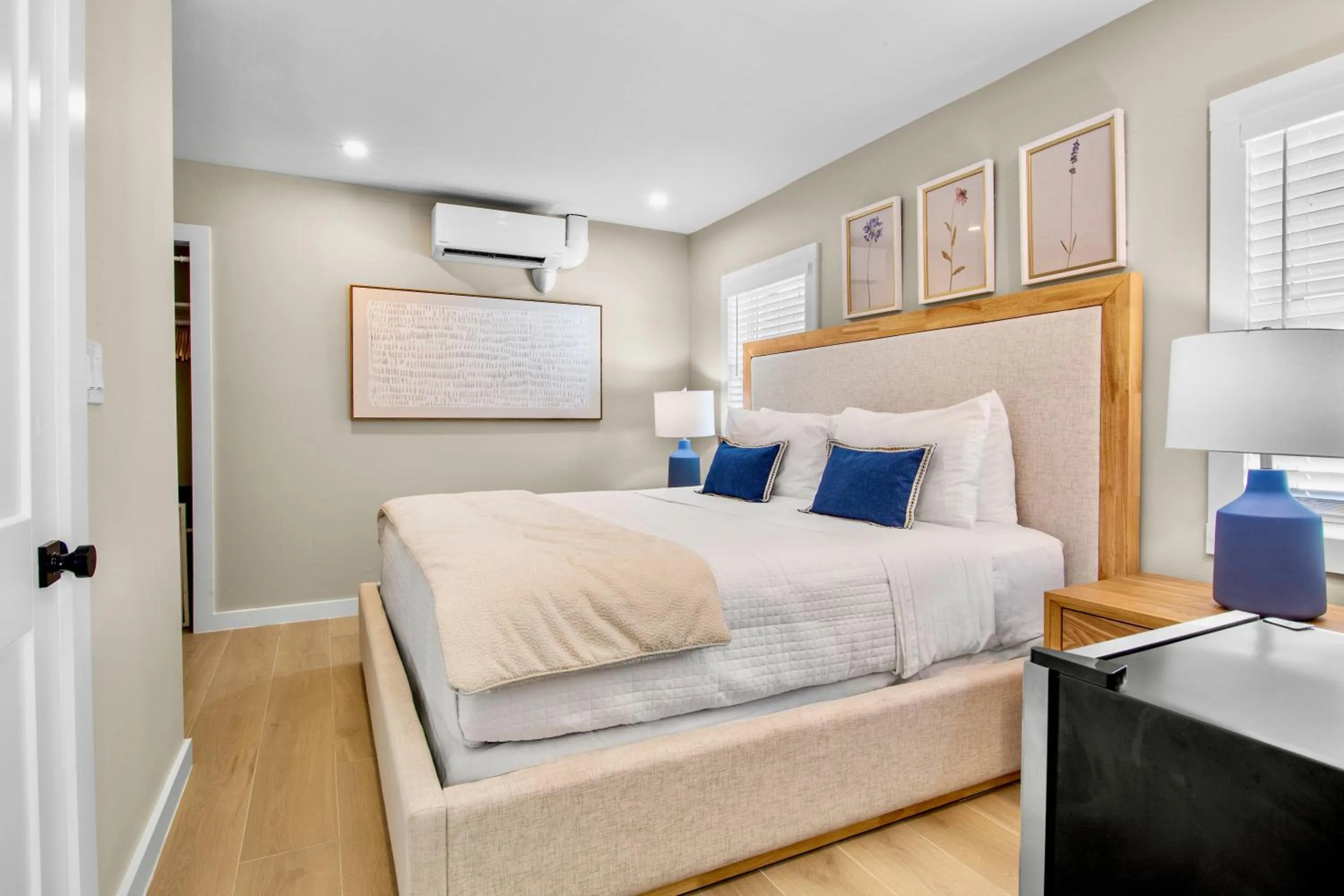 Photo of the whole room, Bed in Haley's at Anna Maria Island Inn