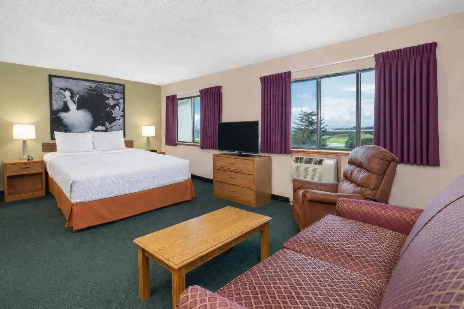 Bedroom, Bed in Super 8 by Wyndham Antigo