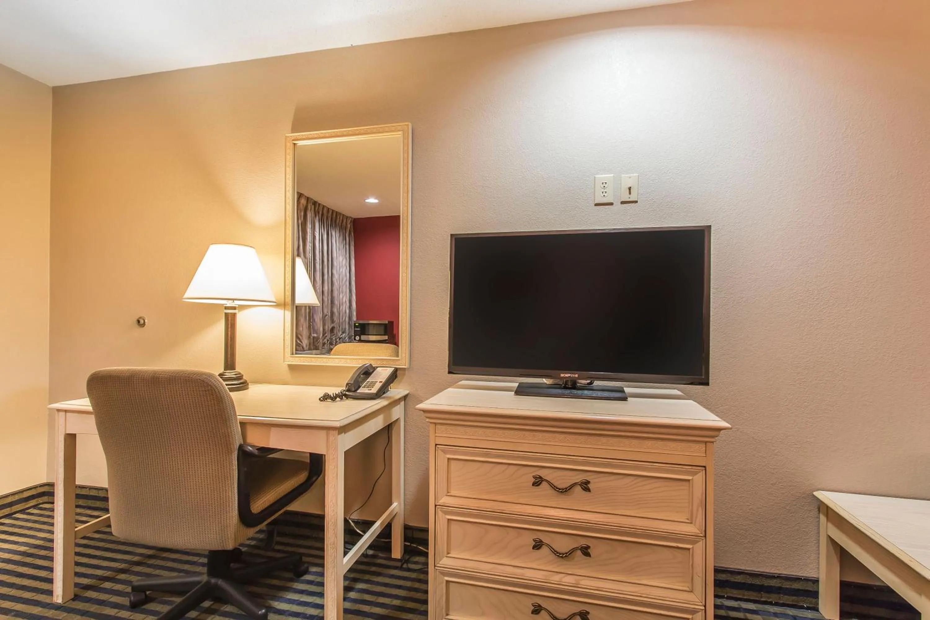 Toilet in Econo Lodge Berea