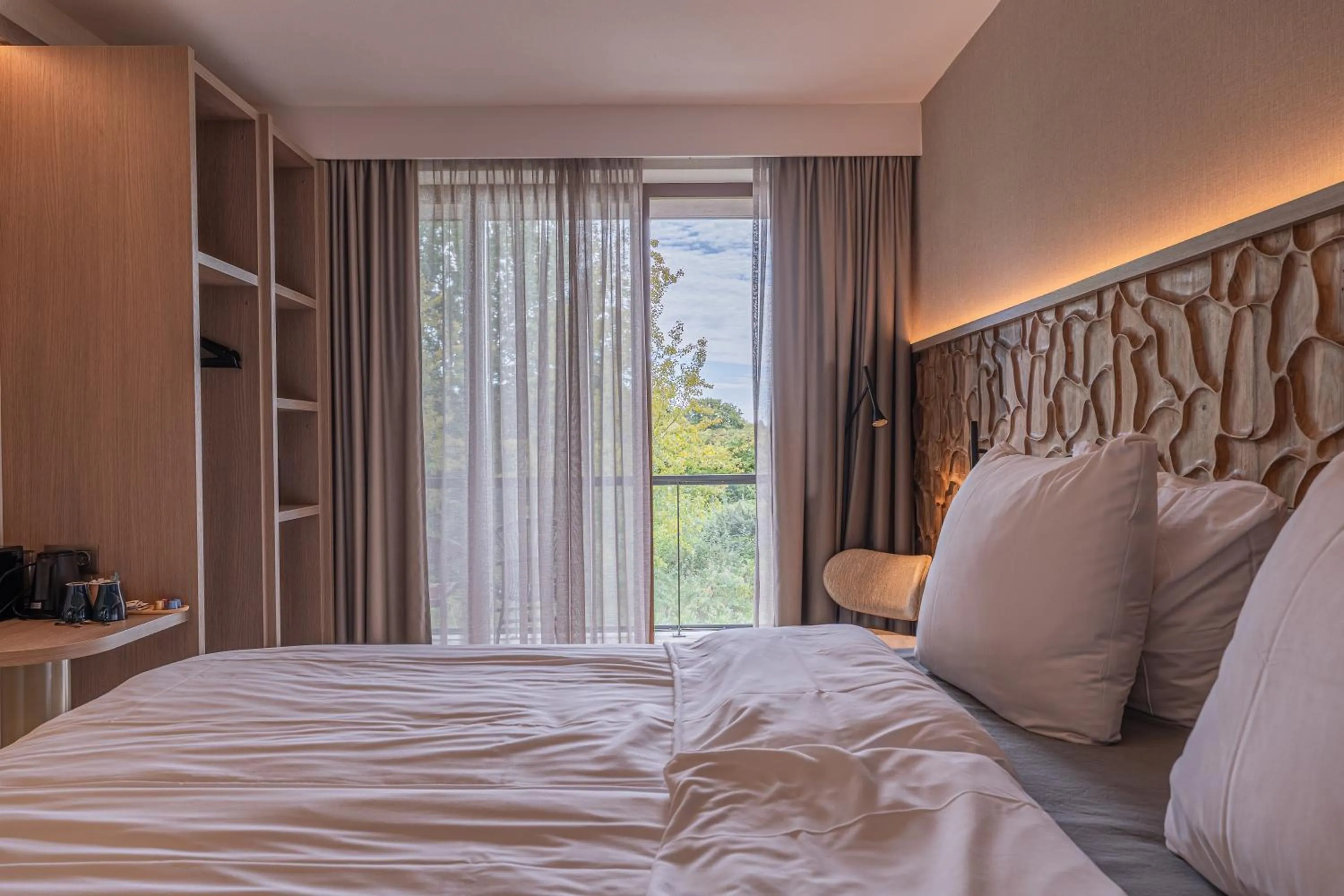 Coffee/tea facilities, Bed in Strandhotel Duinoord