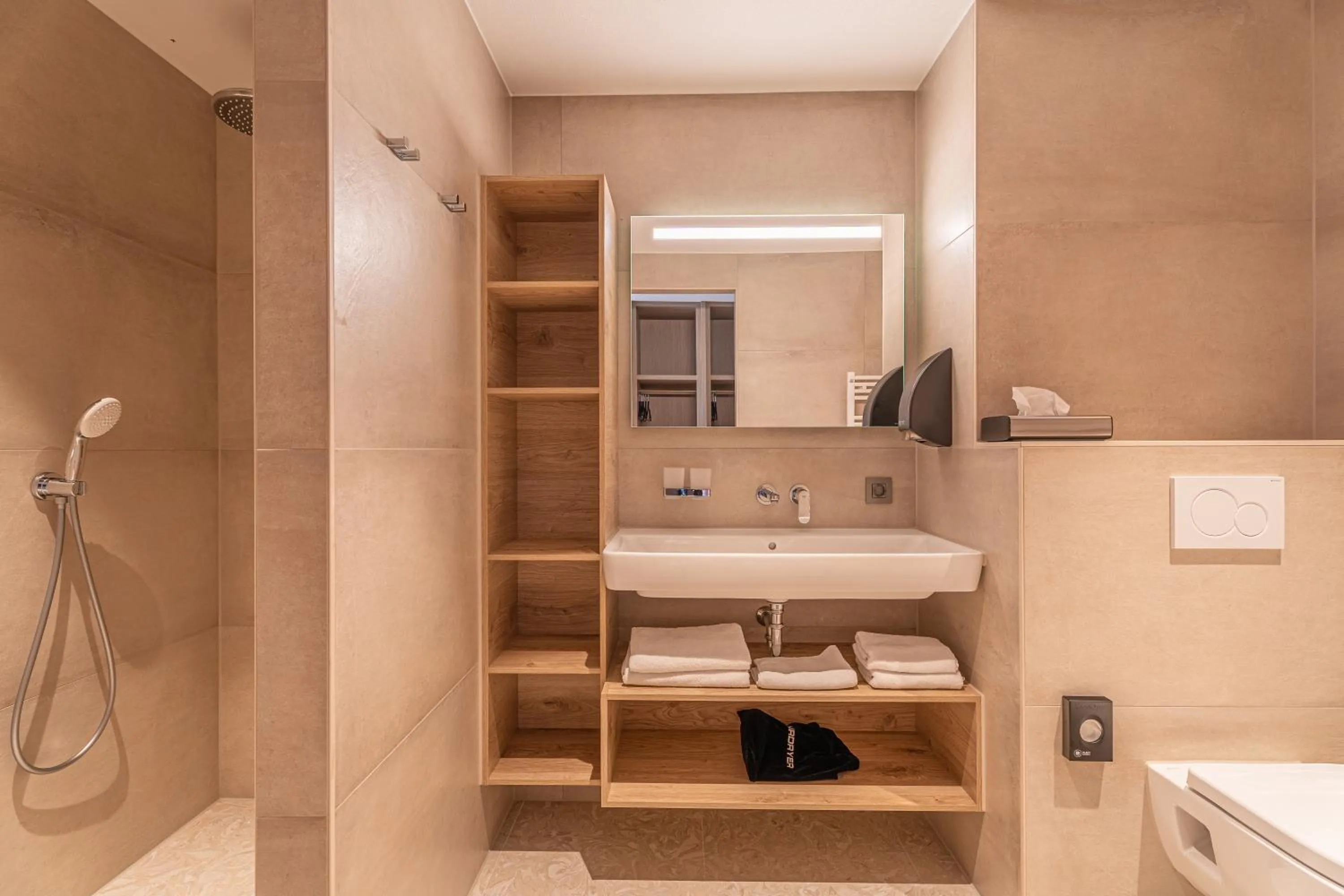 Shower in Strandhotel Duinoord