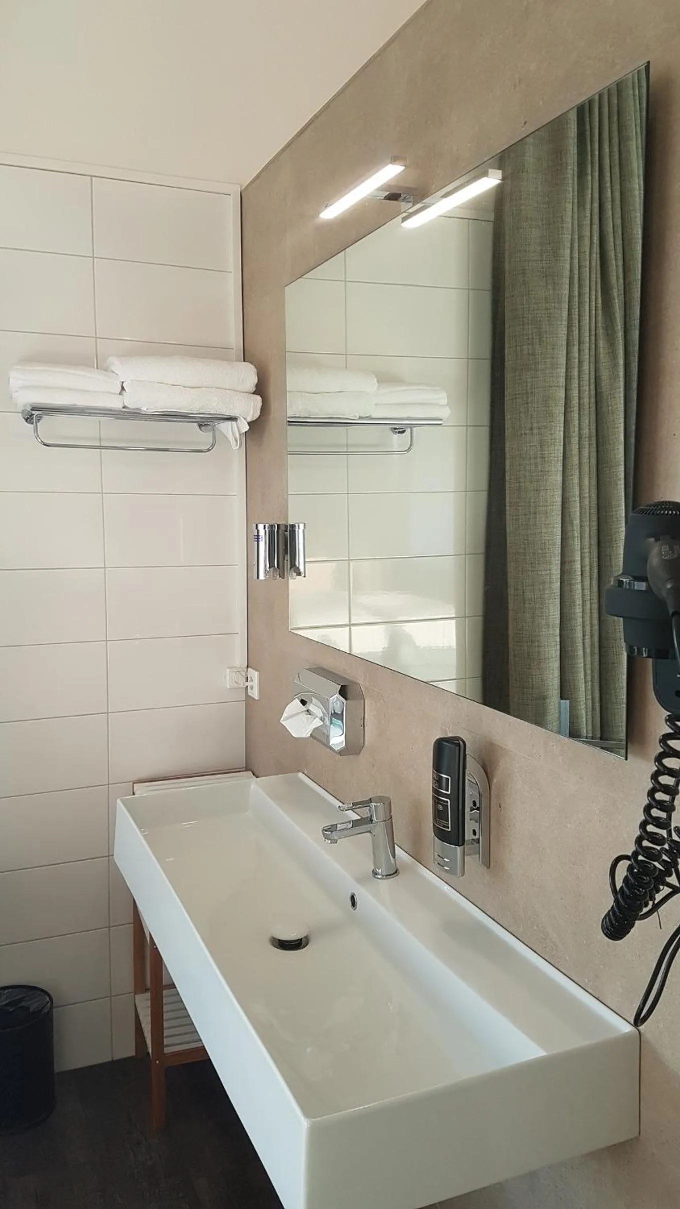 Bathroom in Strandhotel Duinoord