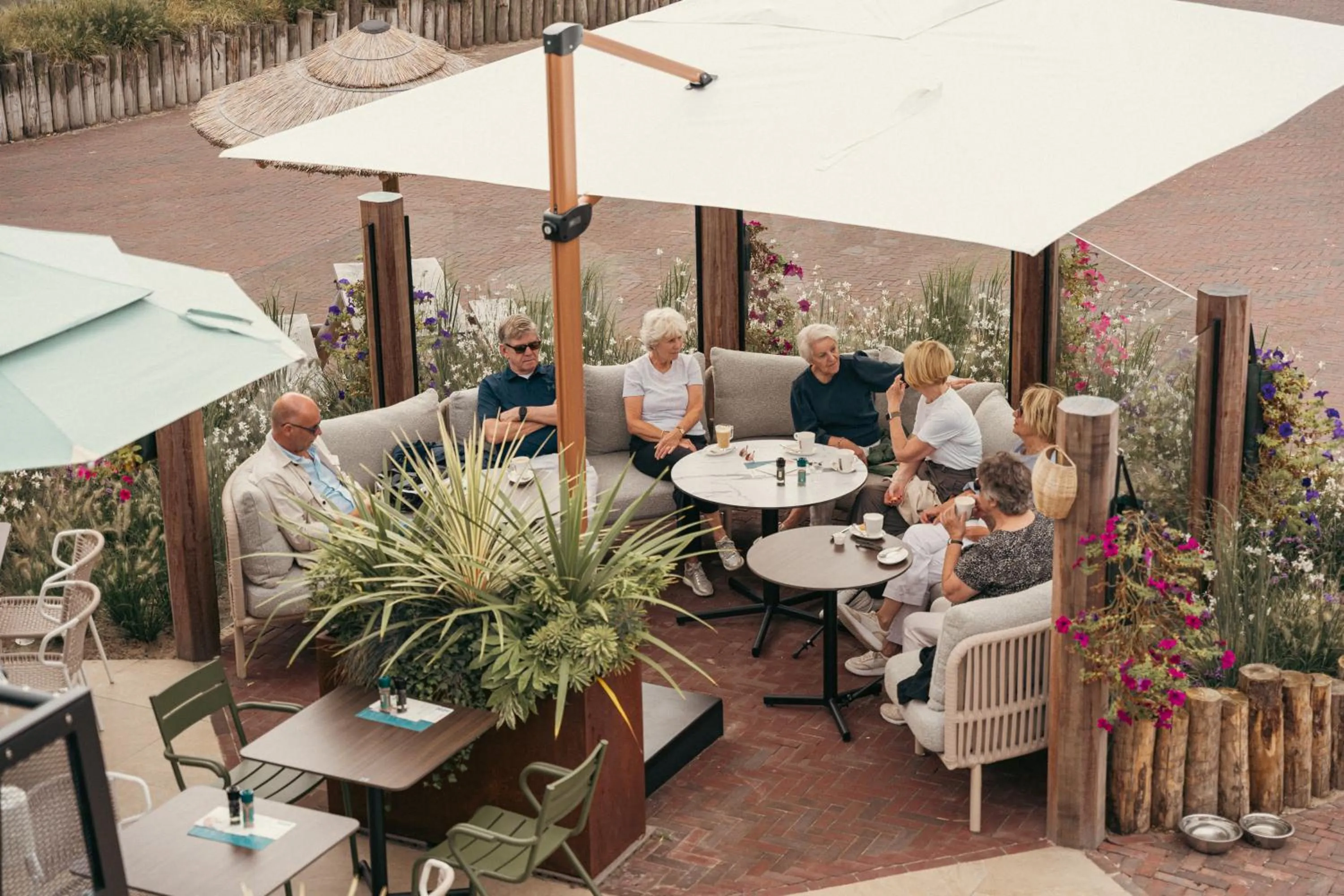 Restaurant/places to eat in Strandhotel Duinoord