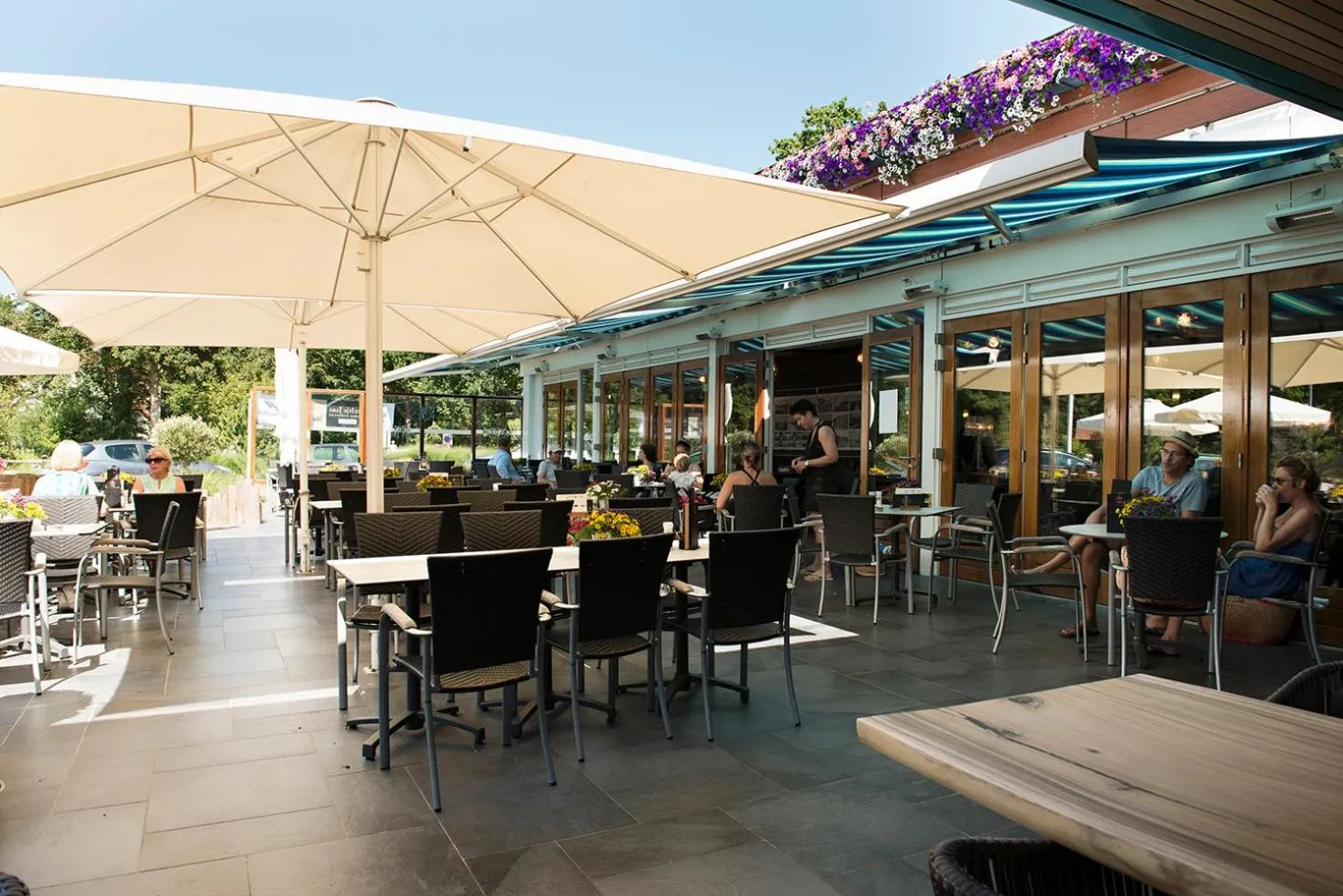 Restaurant/places to eat in Strandhotel Duinoord