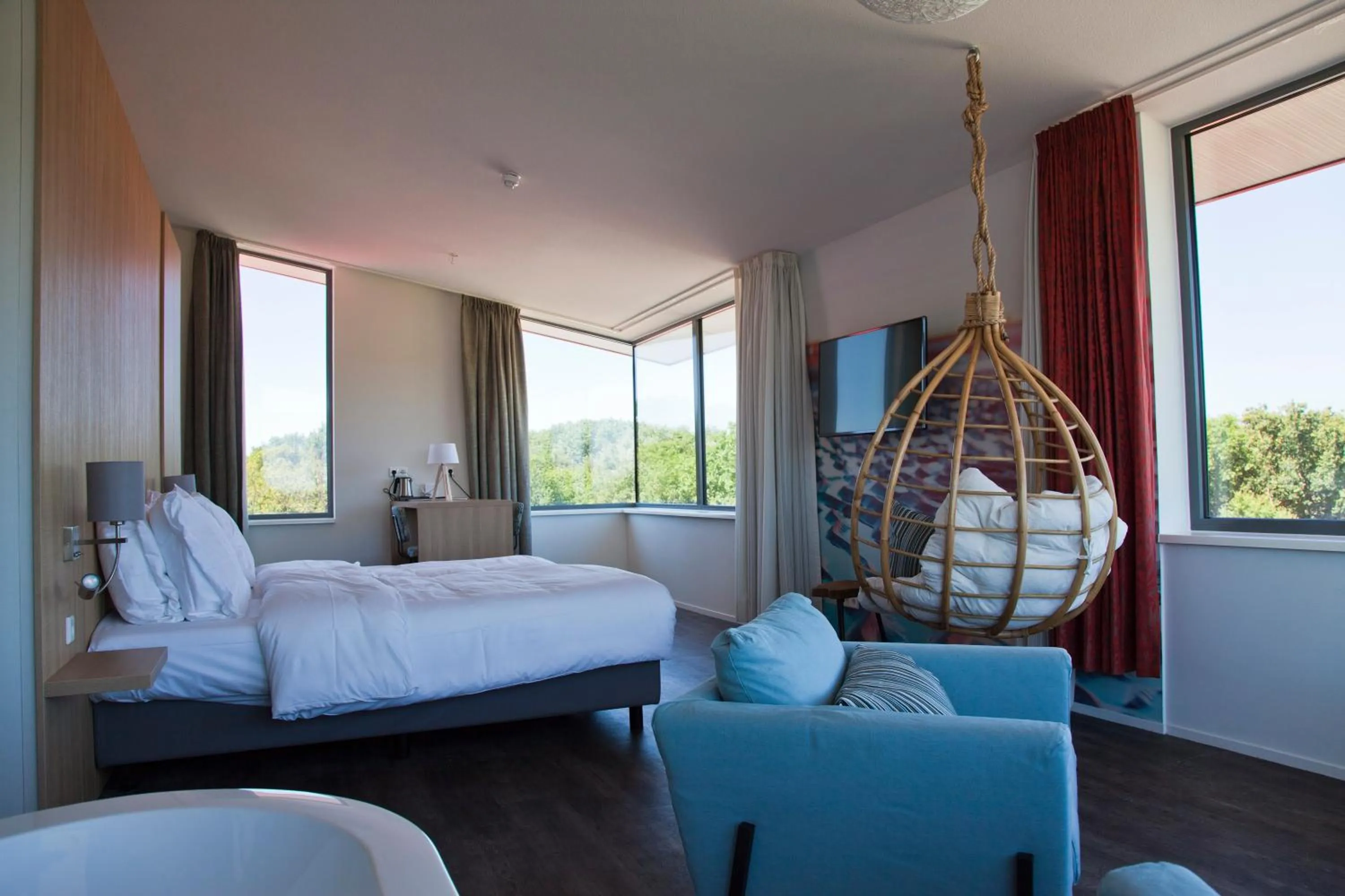 Living room, Bed in Strandhotel Duinoord