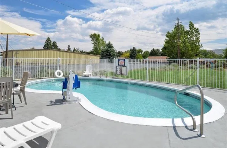 Swimming pool in Americas Best Value Inn - Carson City