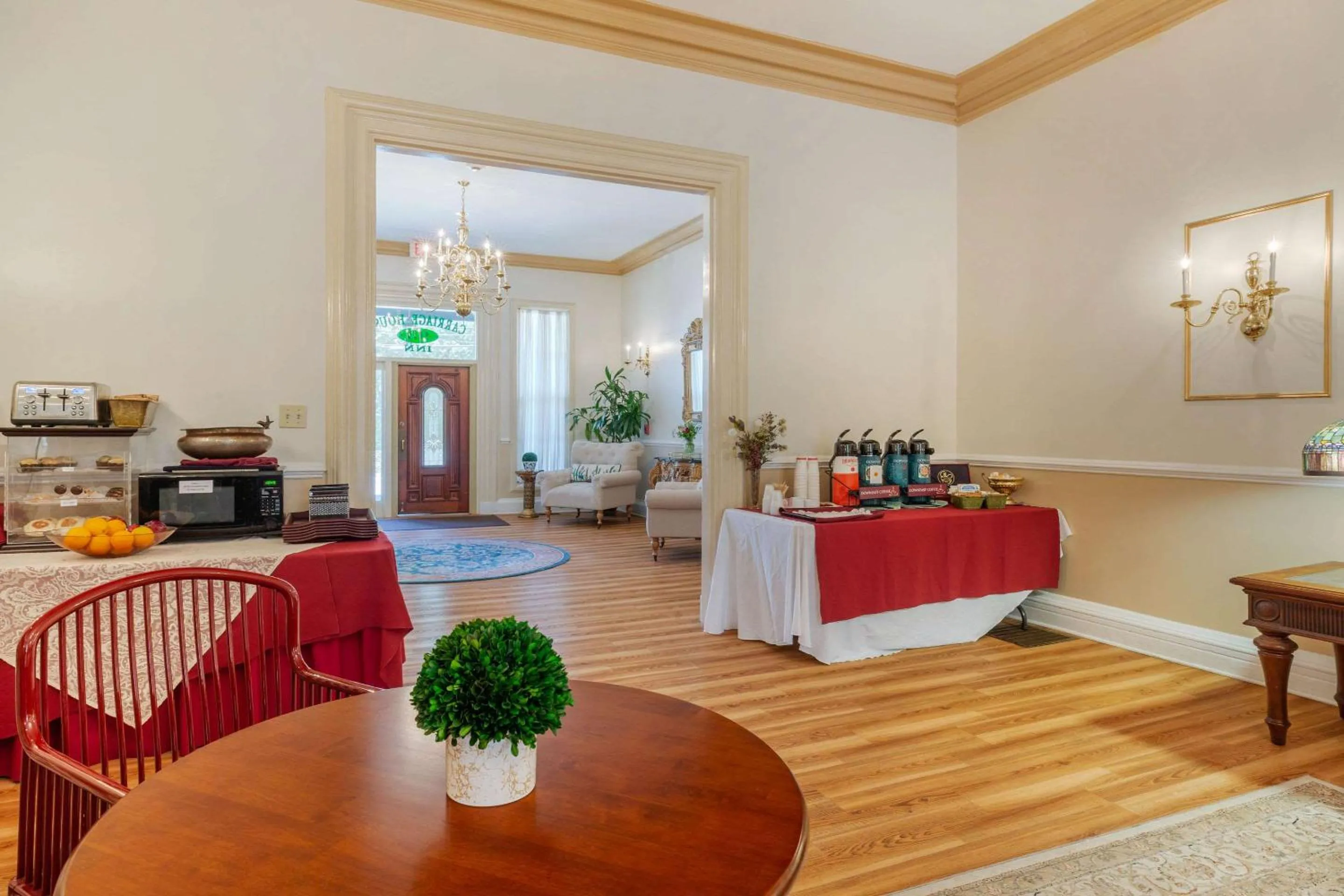 Restaurant/places to eat in The Carriage House Inn Newport