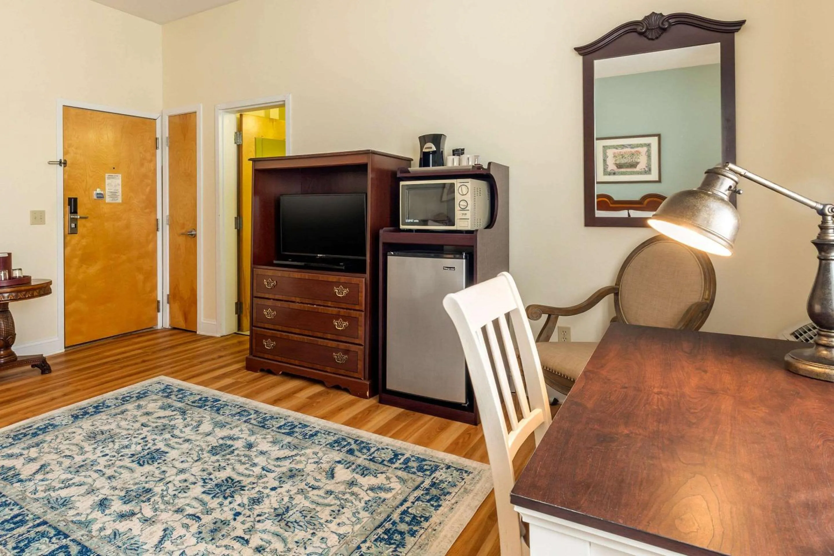 Bed in The Carriage House Inn Newport