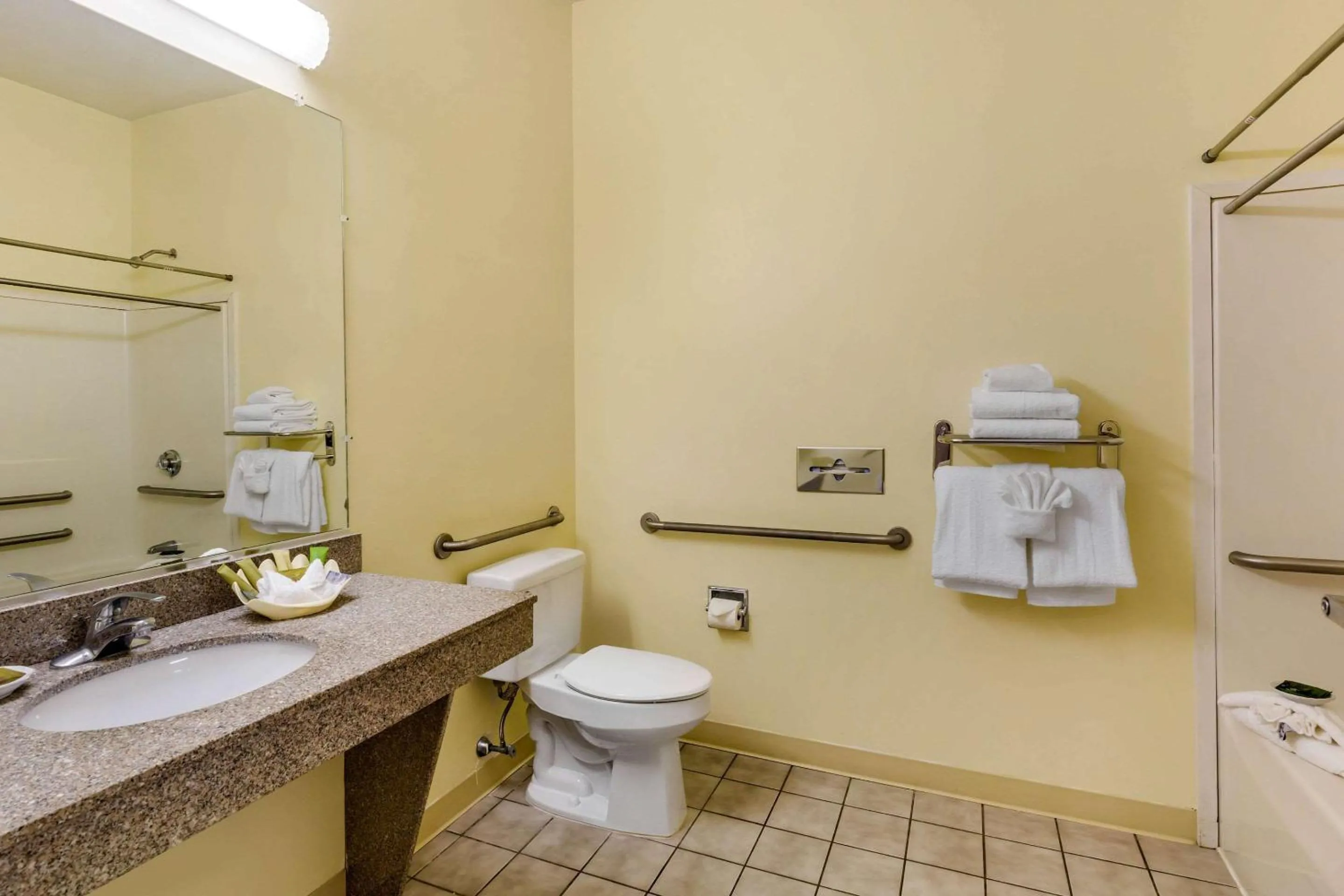 Toilet in The Carriage House Inn Newport