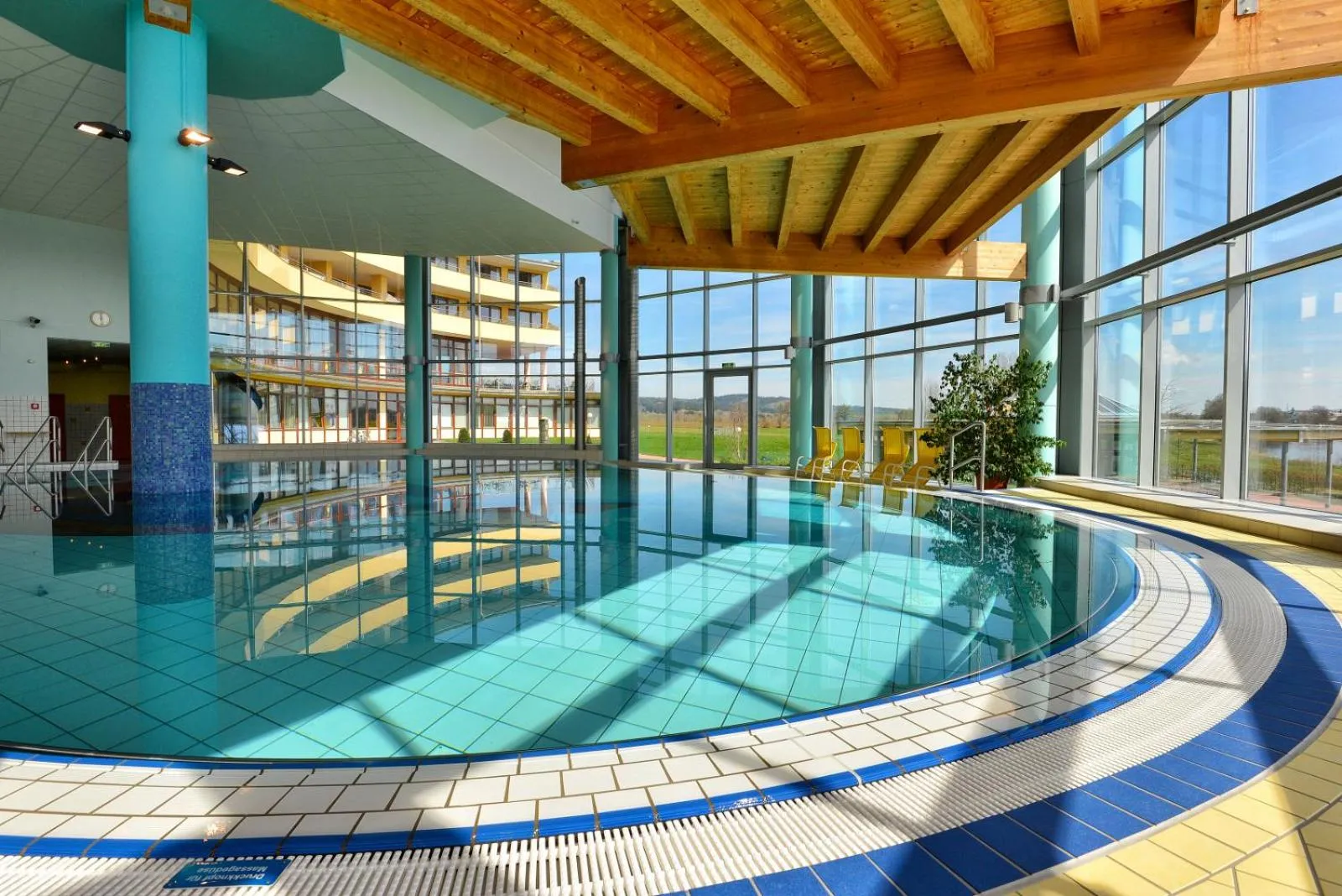 Swimming pool in Gesundheitshotel Weißenstadt am See