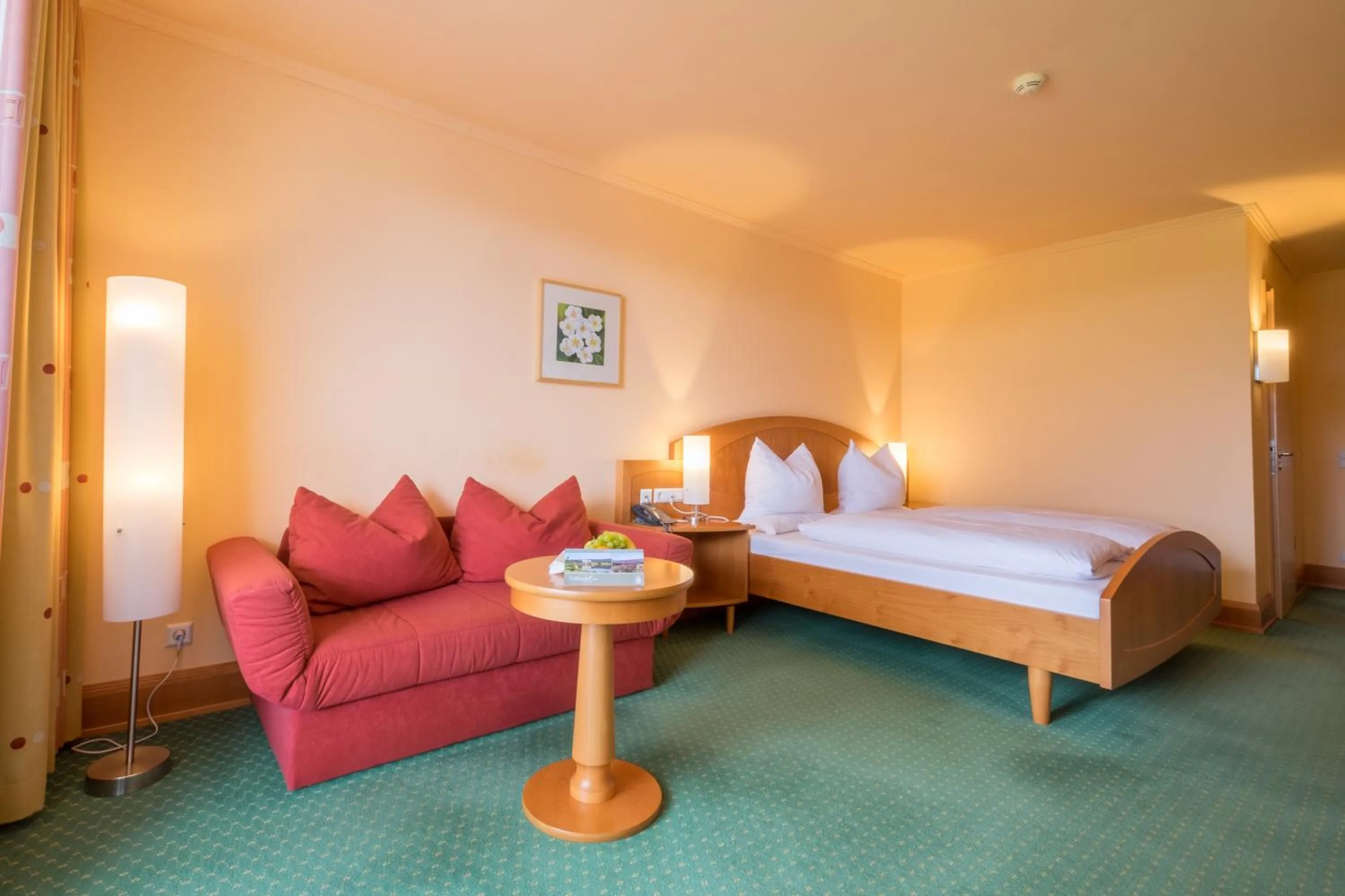 Photo of the whole room, Bed in Gesundheitshotel Weißenstadt am See