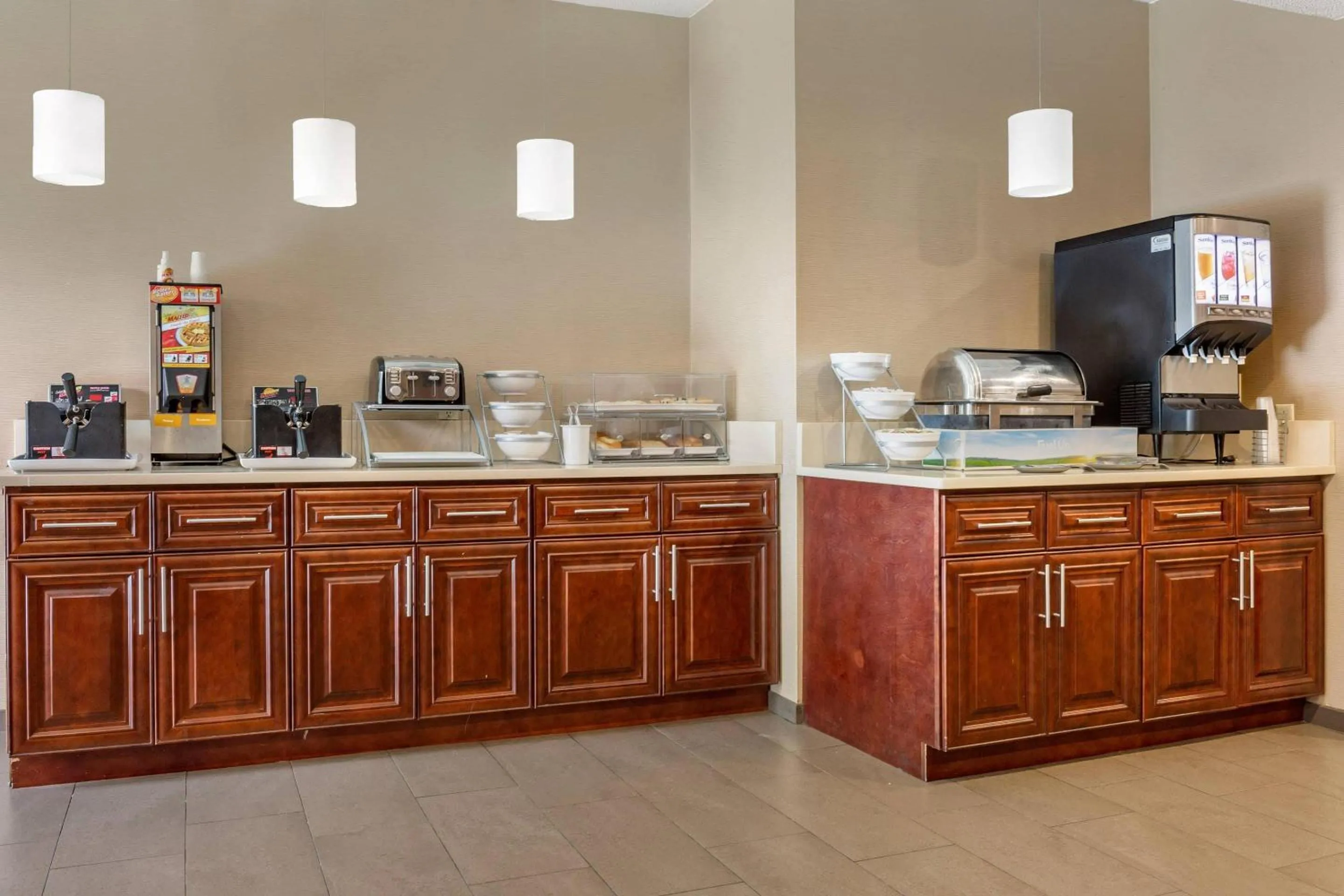 Breakfast in Comfort Suites Dover University Area