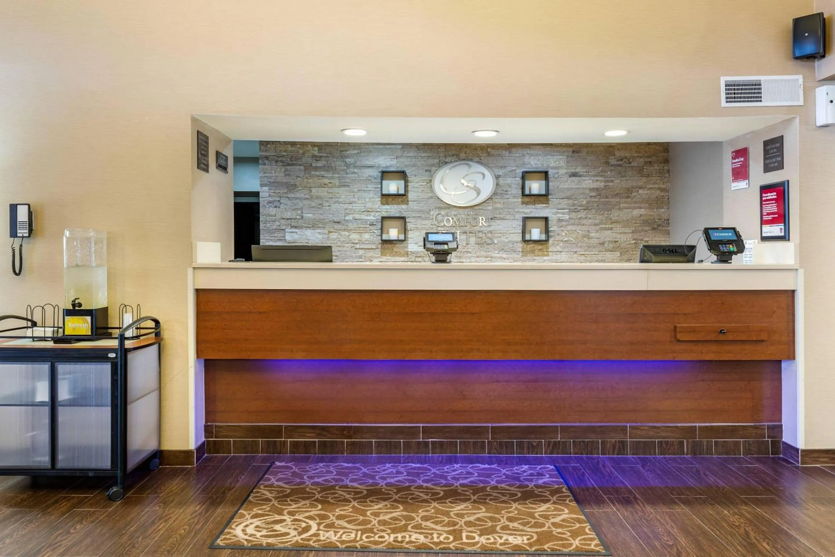 Lobby or reception in Comfort Suites Dover University Area