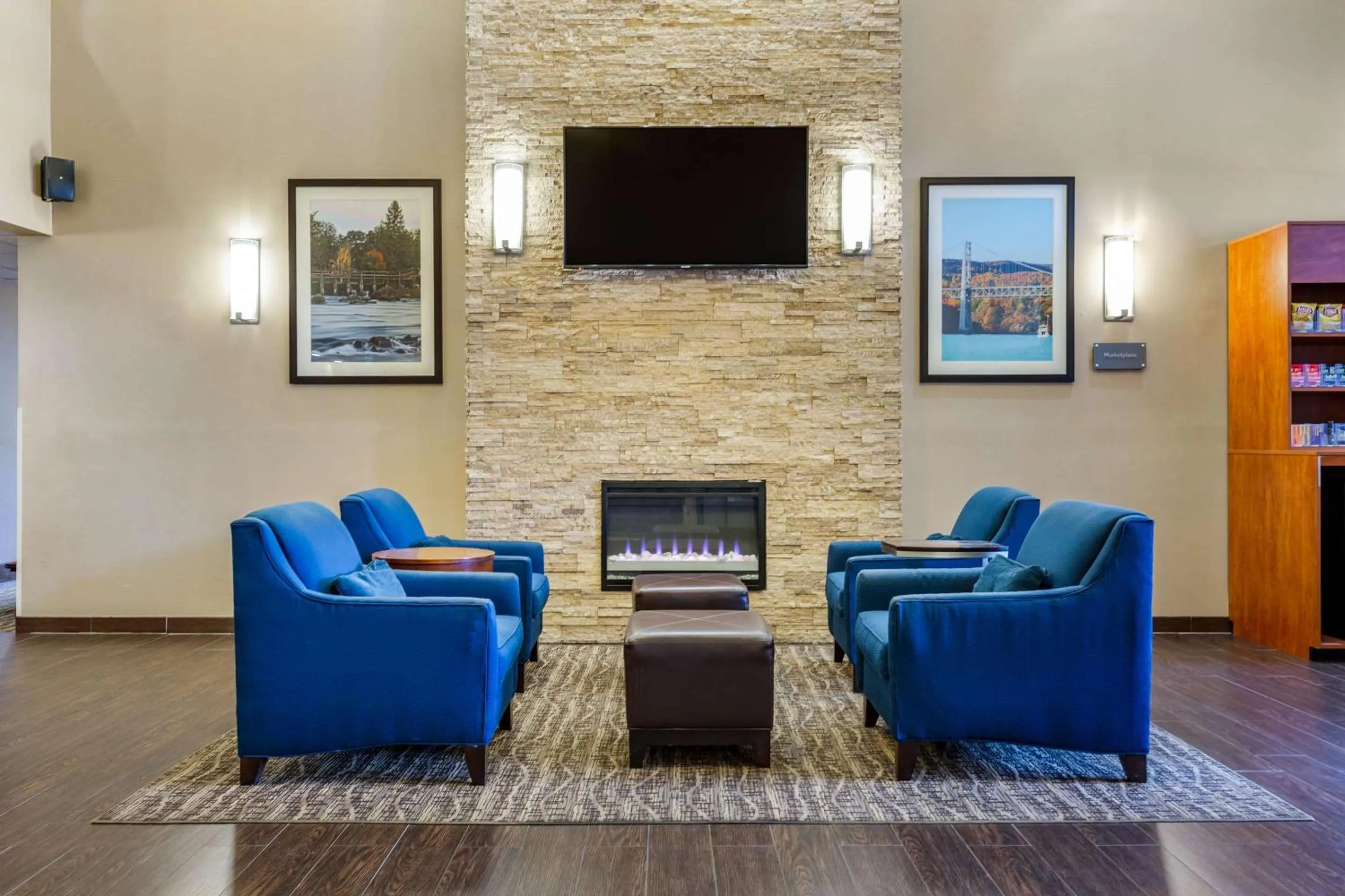 Lobby or reception in Comfort Suites Dover University Area