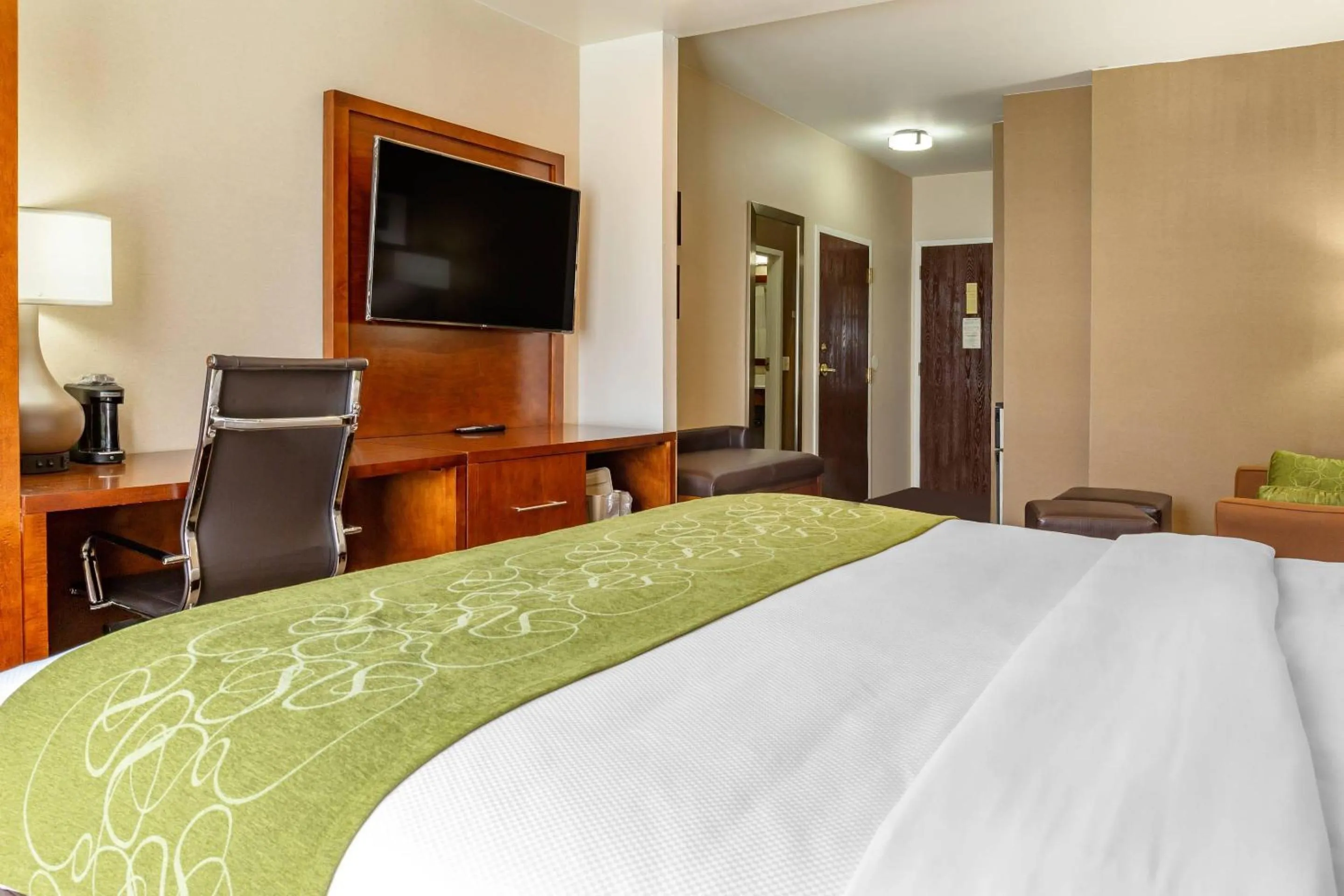 Bedroom, Bed in Comfort Suites Dover University Area